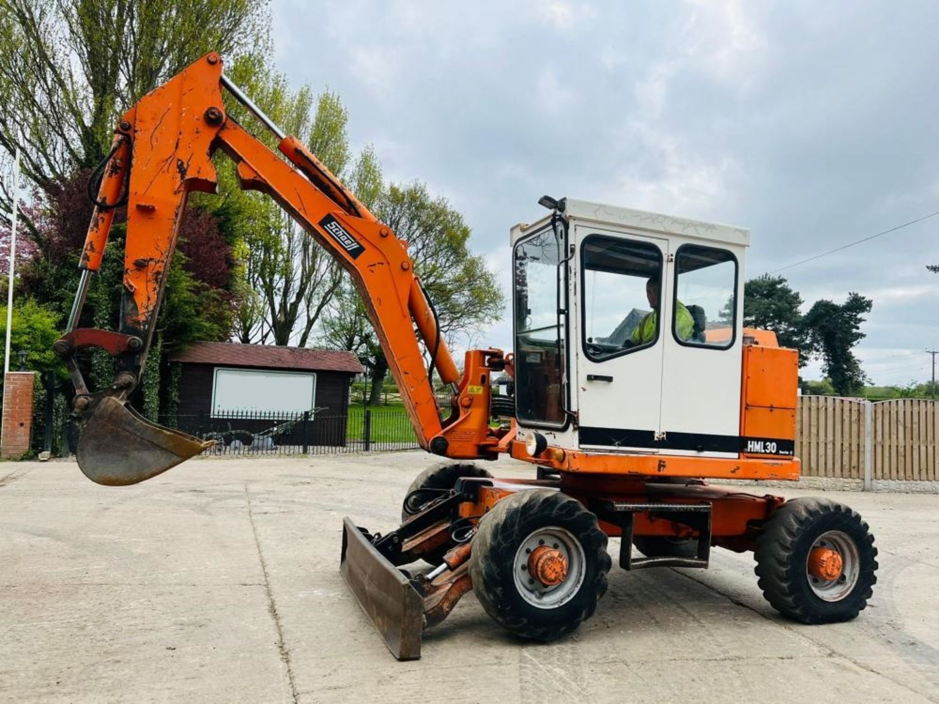 SCHAEFF HML30 4WD WHEELED EXCAVATOR C/W FRONT BLAD