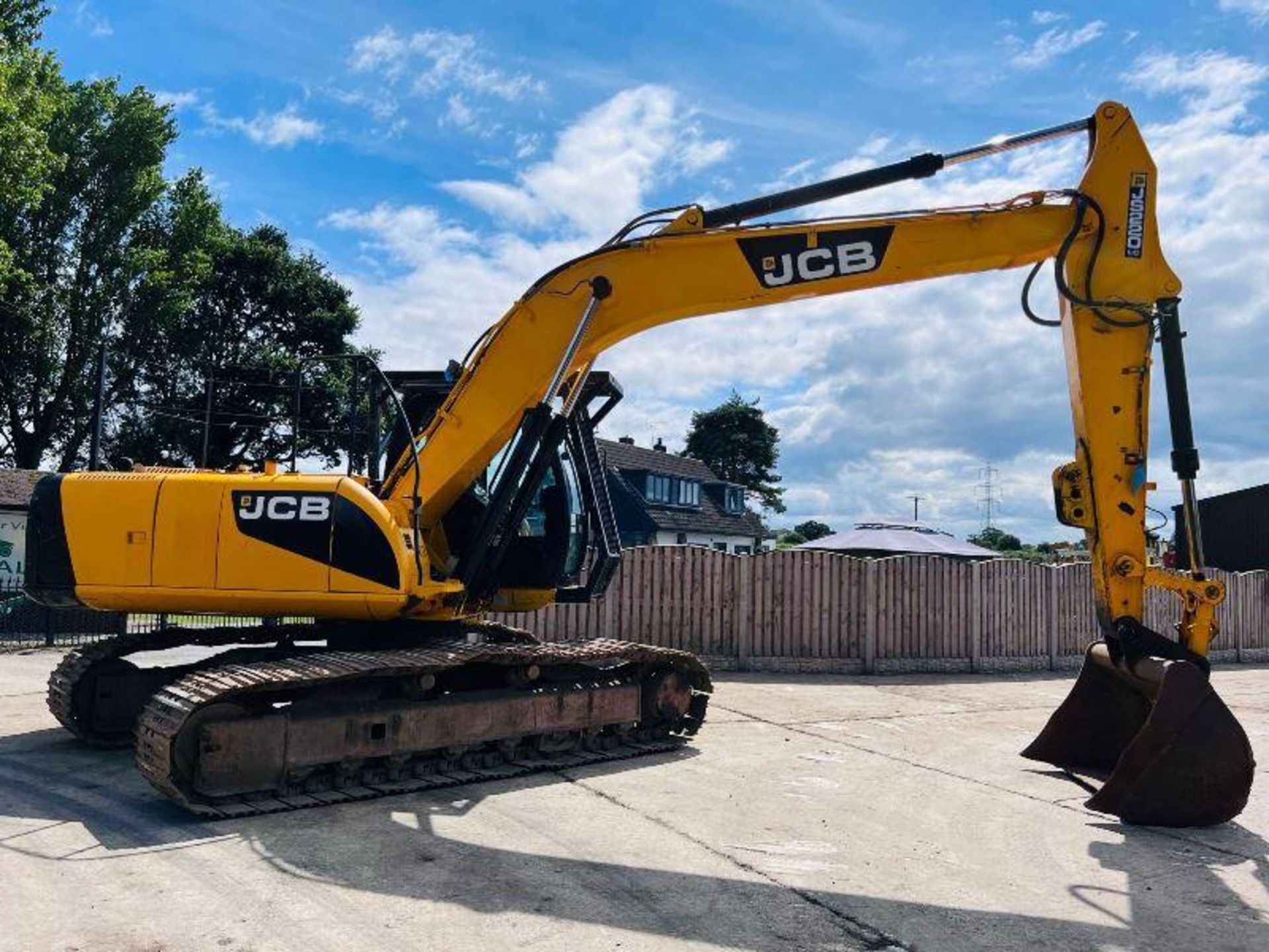 JCB JS220LC TRACKED EXCAVATOR *YEAR 2010* C/W BUCK - Image 5 of 18