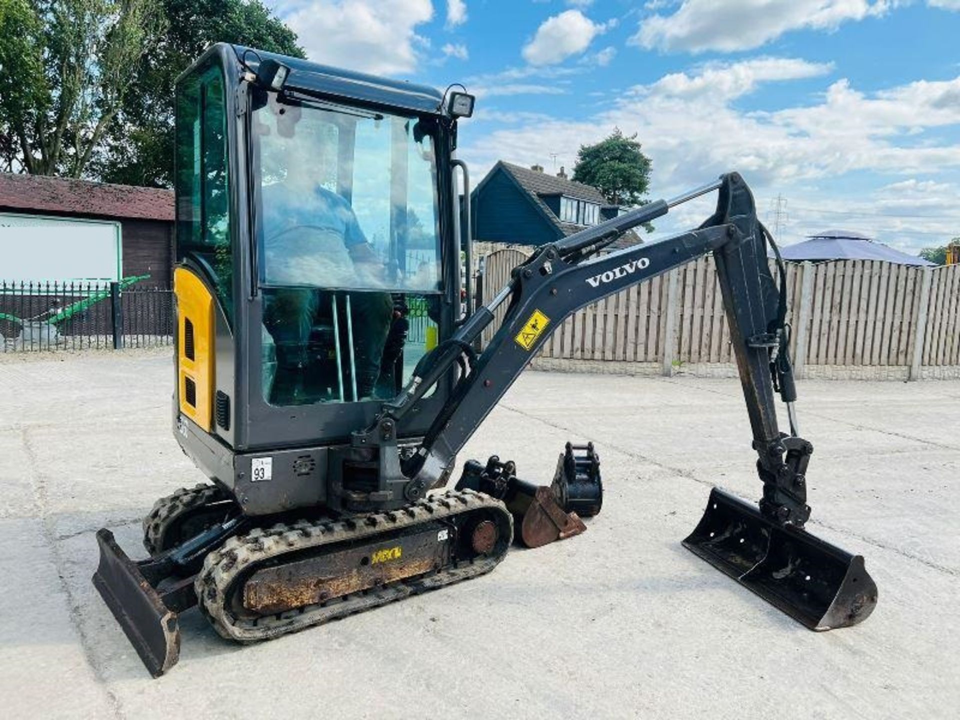 VOLVO EC15D EXCAVATOR *YEAR 2017, 1461 HOURS* C/W  - Image 4 of 13