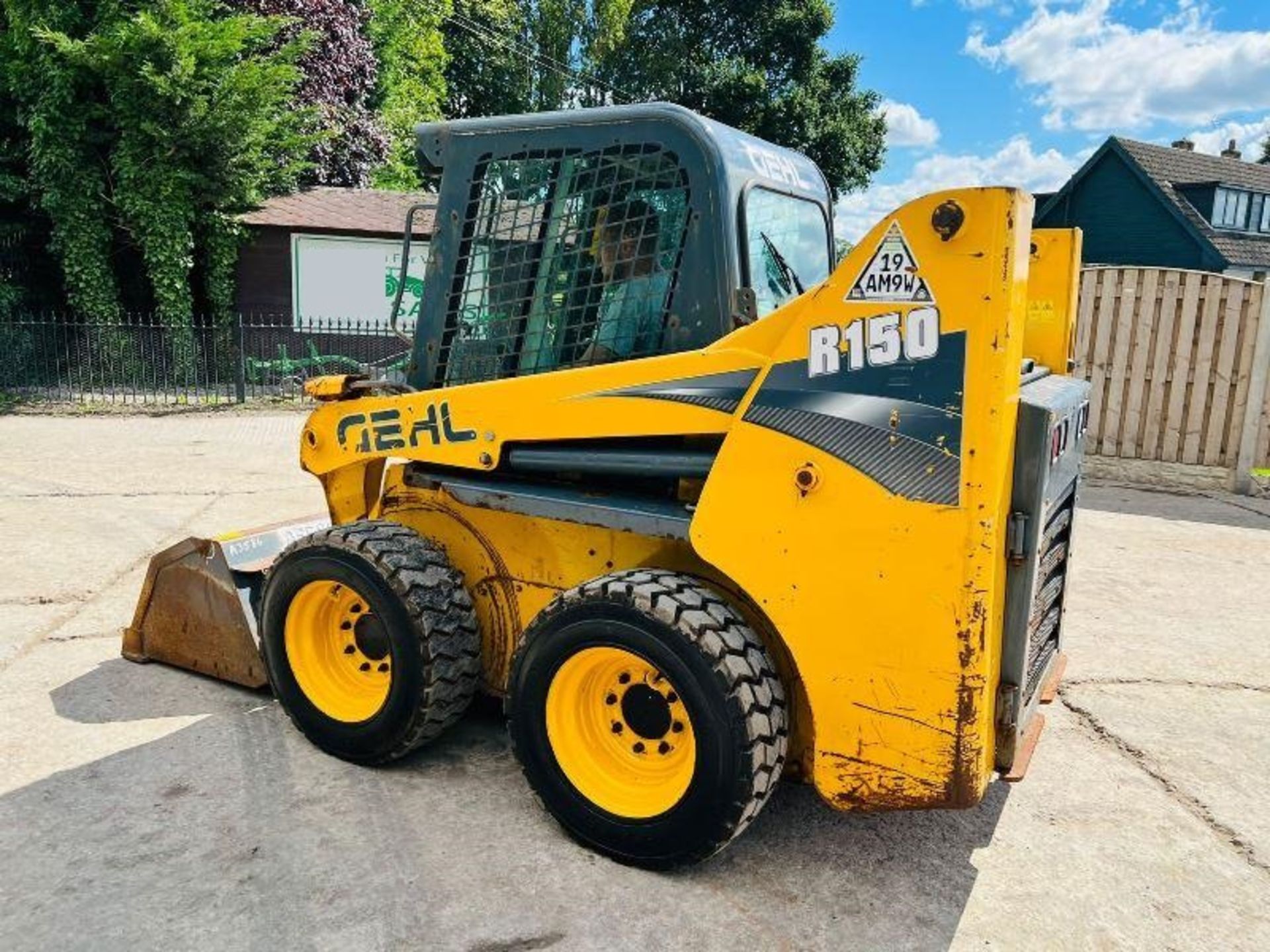 GEHL R150 4WD SKIDSTEER *YEAR 2015* C/W BUCKET - Image 12 of 13