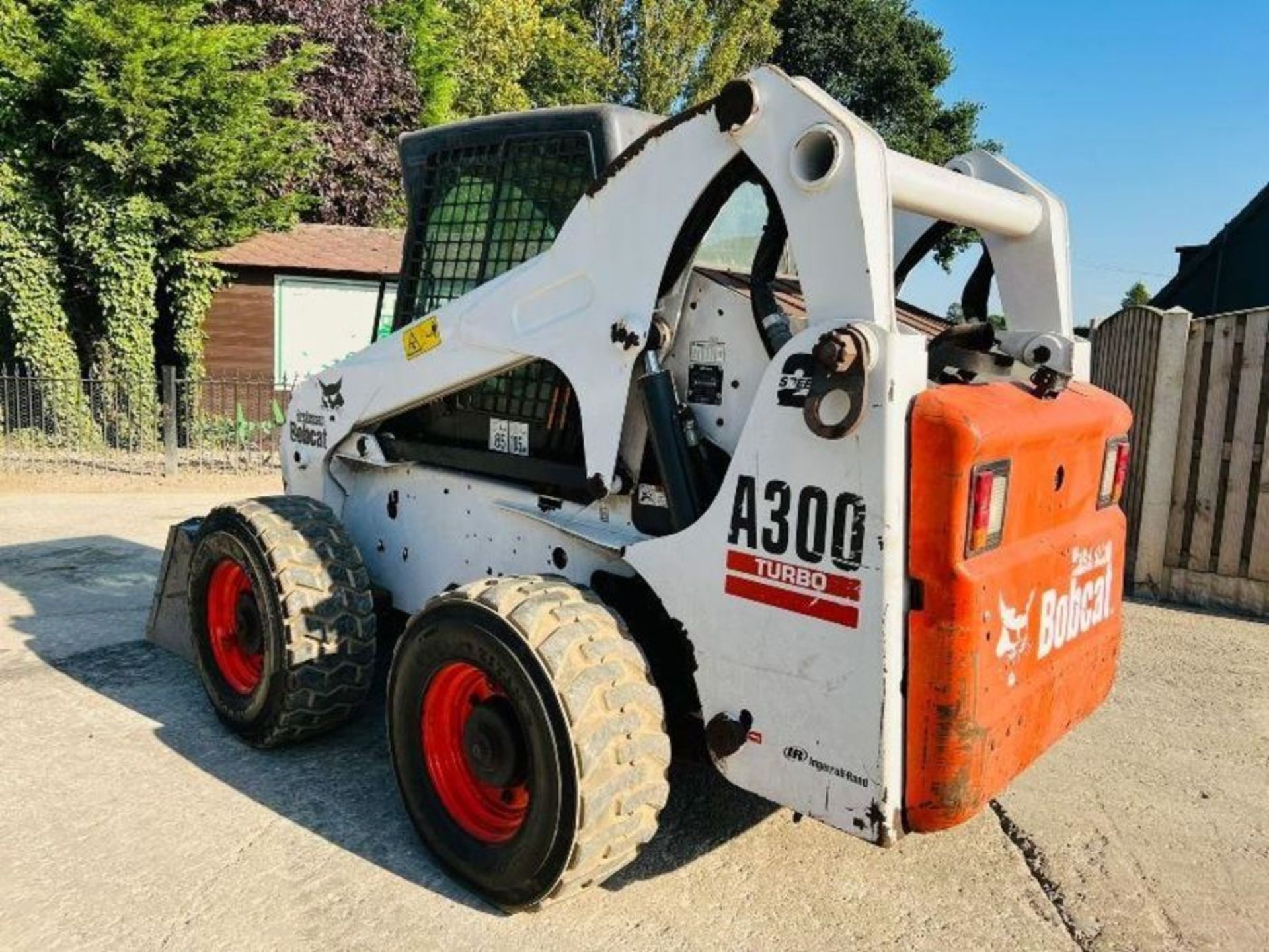 BOBCAT A300 HIGH LIFT SKIDSTEER *2256 HOURS* C/W 4 - Image 6 of 12