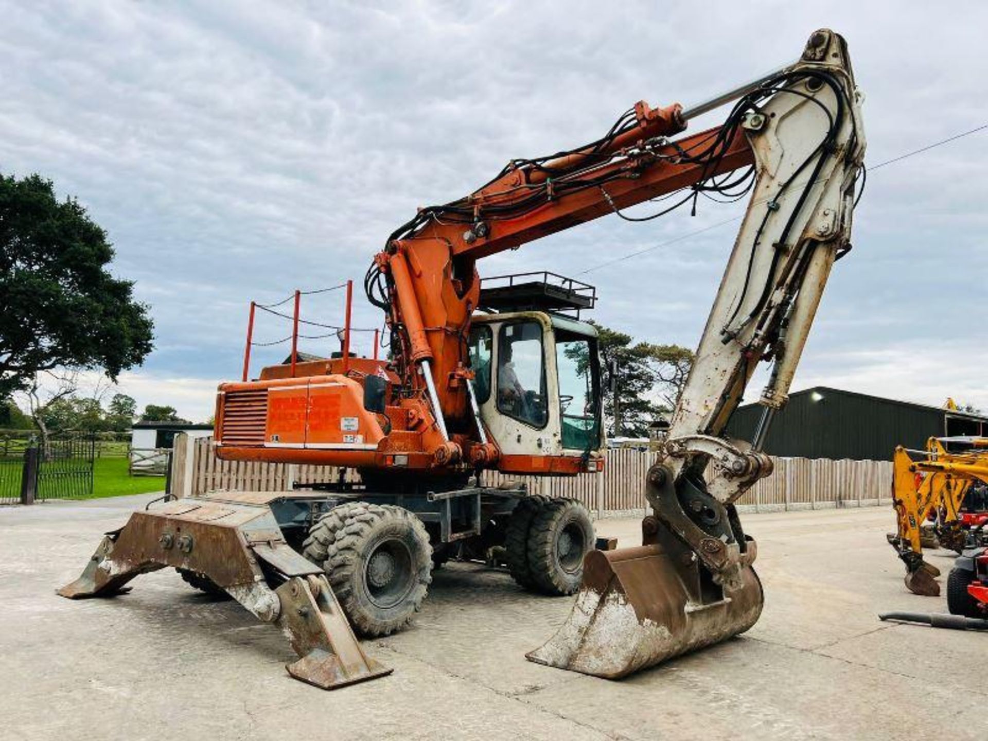 ATLAS 1704 4WD WHEELED EXCAVATOR C/W BLADE & QUICK - Image 14 of 18