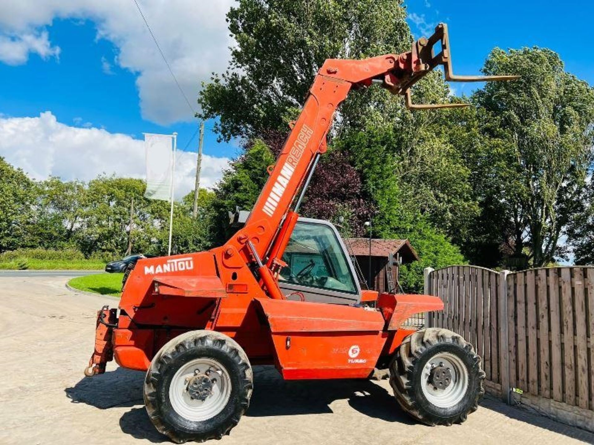 MANITOU MLT628T 4WD TELEHANDLER *AG-SPEC* C/W PICK - Image 3 of 12