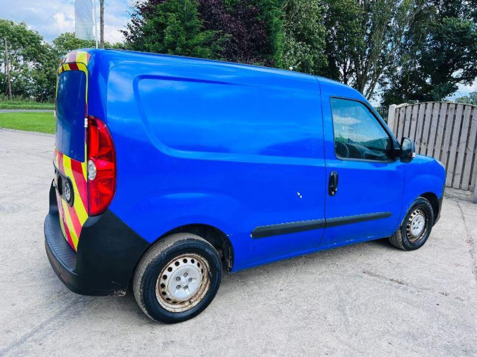 VAUXHALL COMBO VAN *YEAR 2017 , MOT'D TILL JANUARY - Image 5 of 15