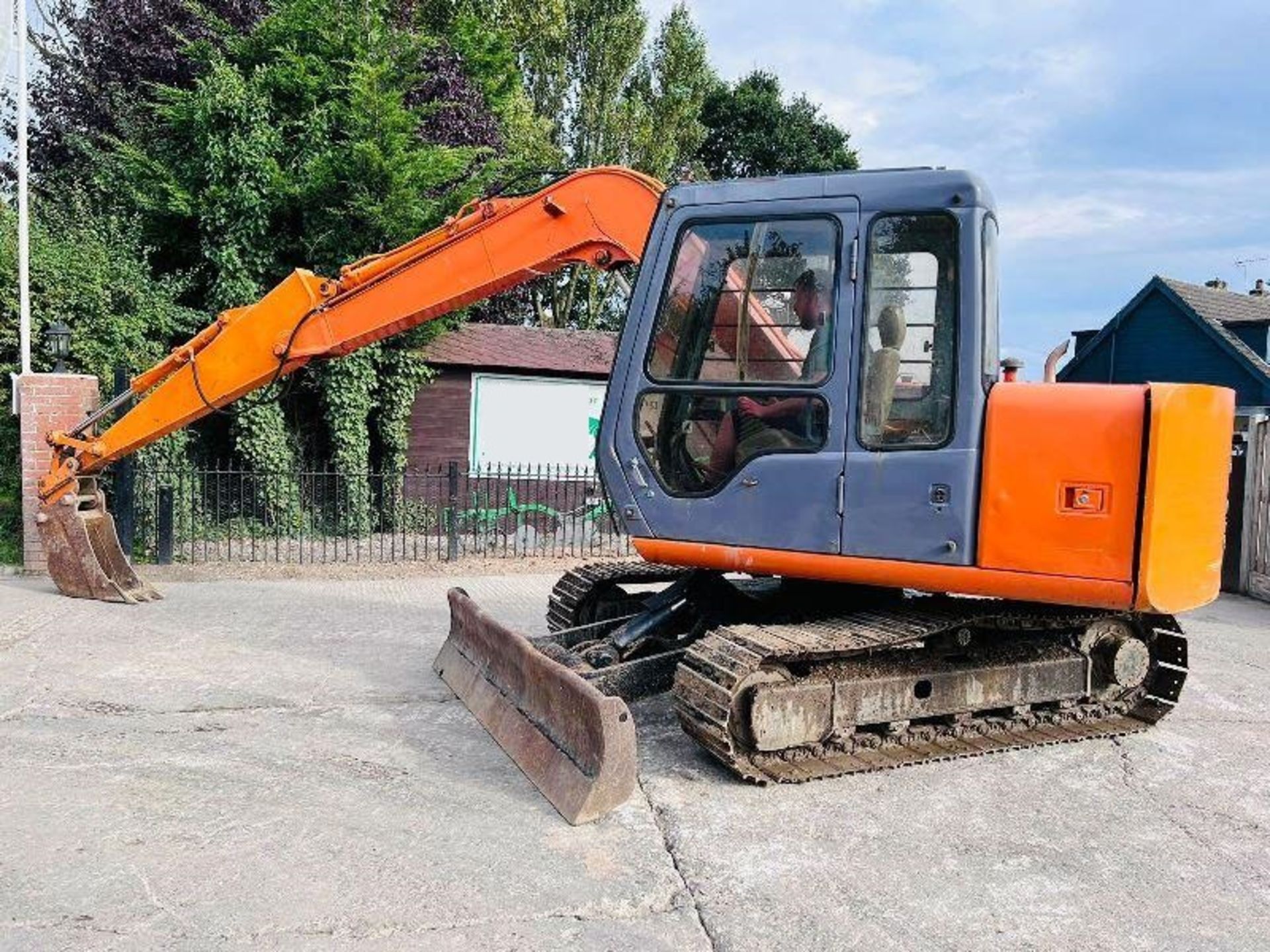 HITACHI EX60-3 TRACKED EXCAVATOR C/W BUCKET & BLAD - Image 16 of 16