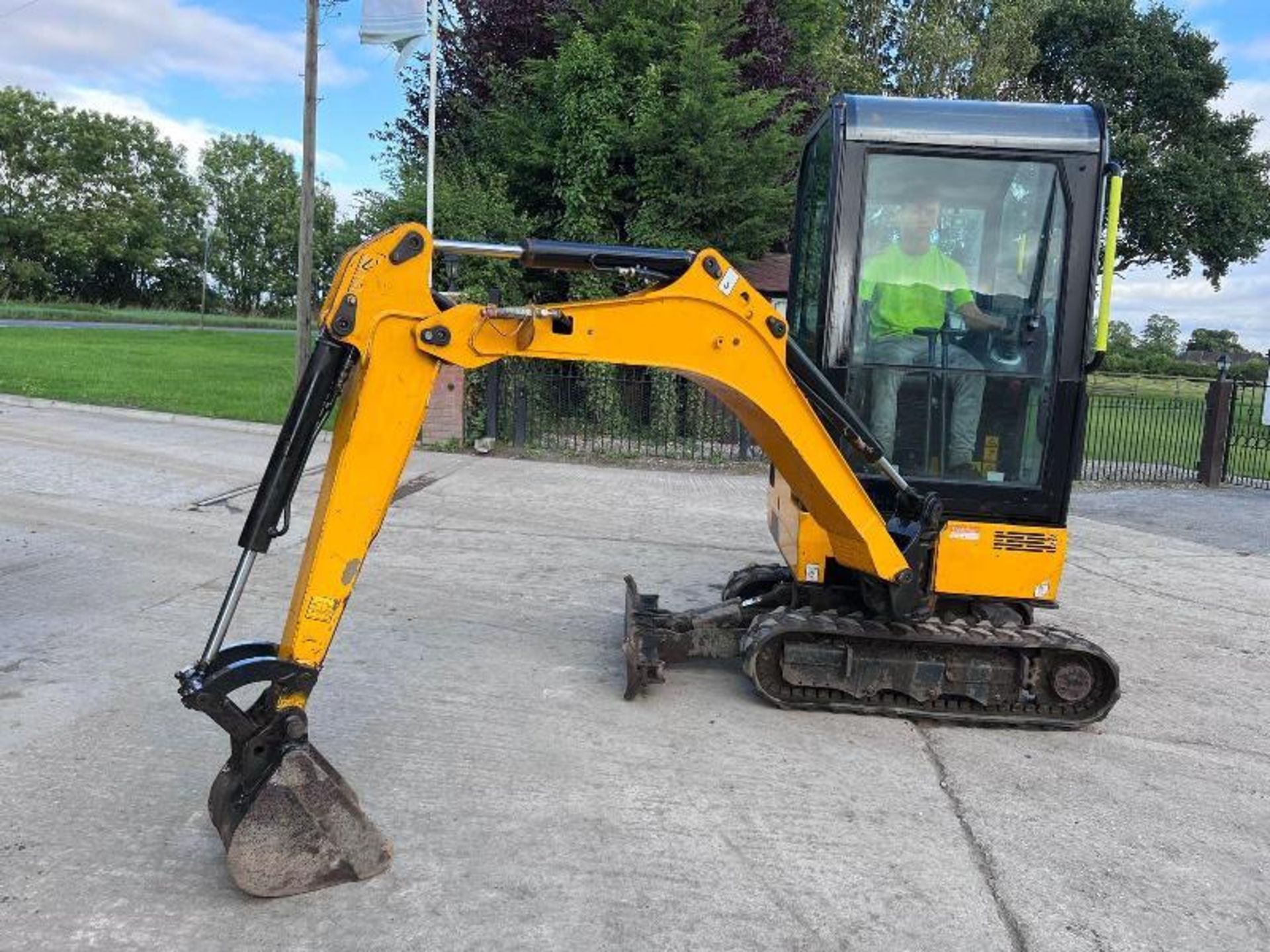 JCB 15-C1 TRACKED EXCAVATOR *YEAR 2018* C/W QUICK  - Image 3 of 13