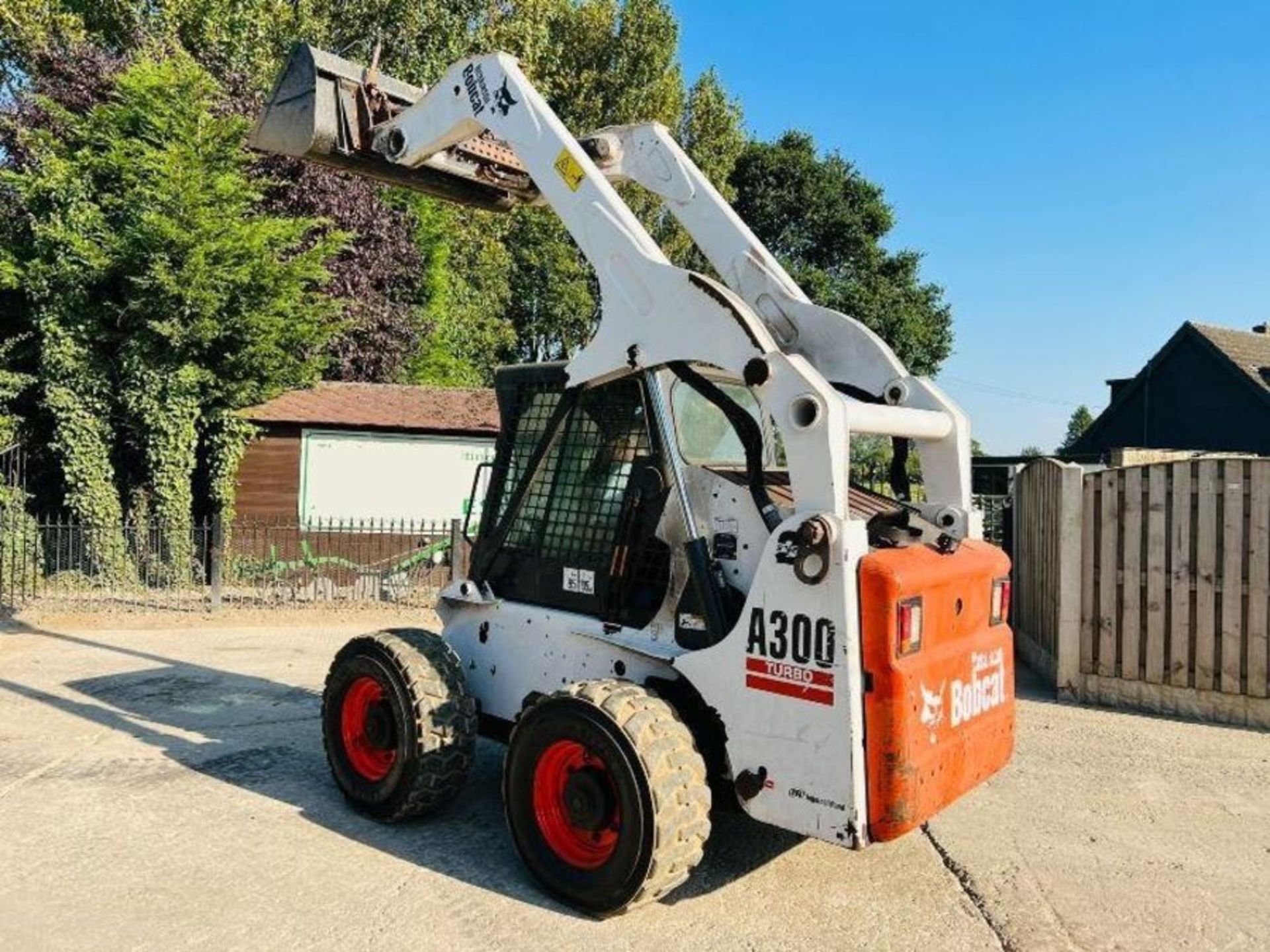 BOBCAT A300 HIGH LIFT SKIDSTEER *2256 HOURS* C/W 4 - Image 7 of 12