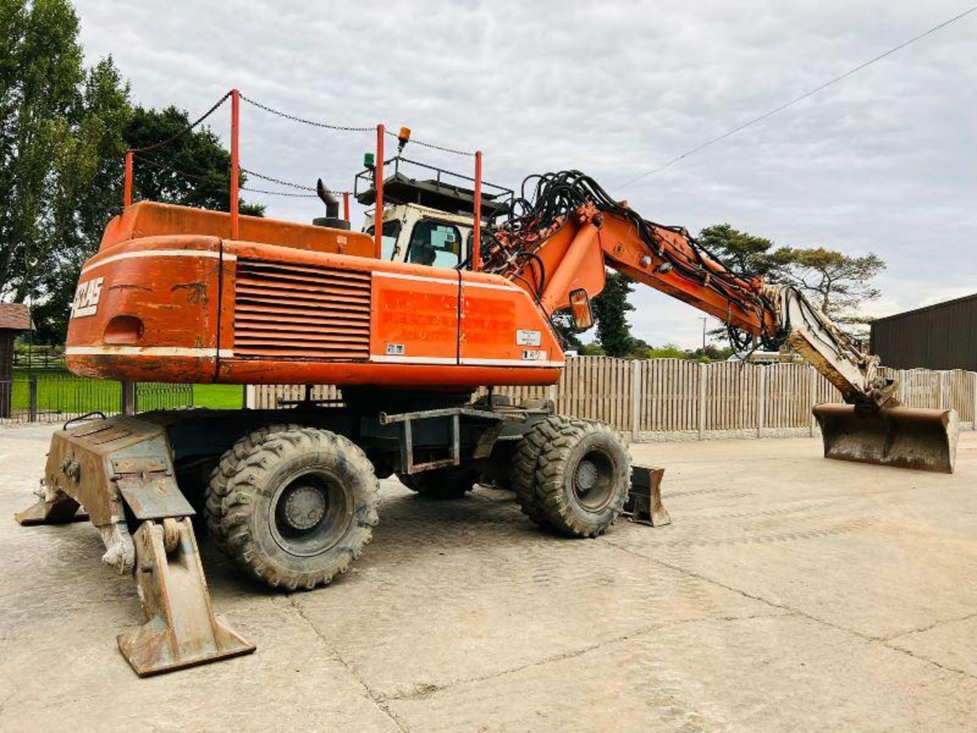 ATLAS 1704 4WD WHEELED EXCAVATOR C/W BLADE & QUICK - Image 8 of 18