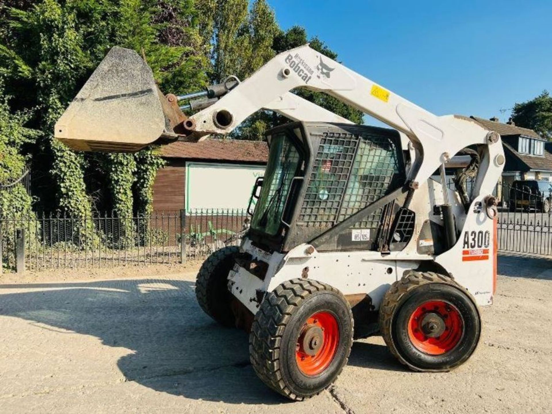 BOBCAT A300 HIGH LIFT SKIDSTEER *2256 HOURS* C/W 4 - Image 5 of 12