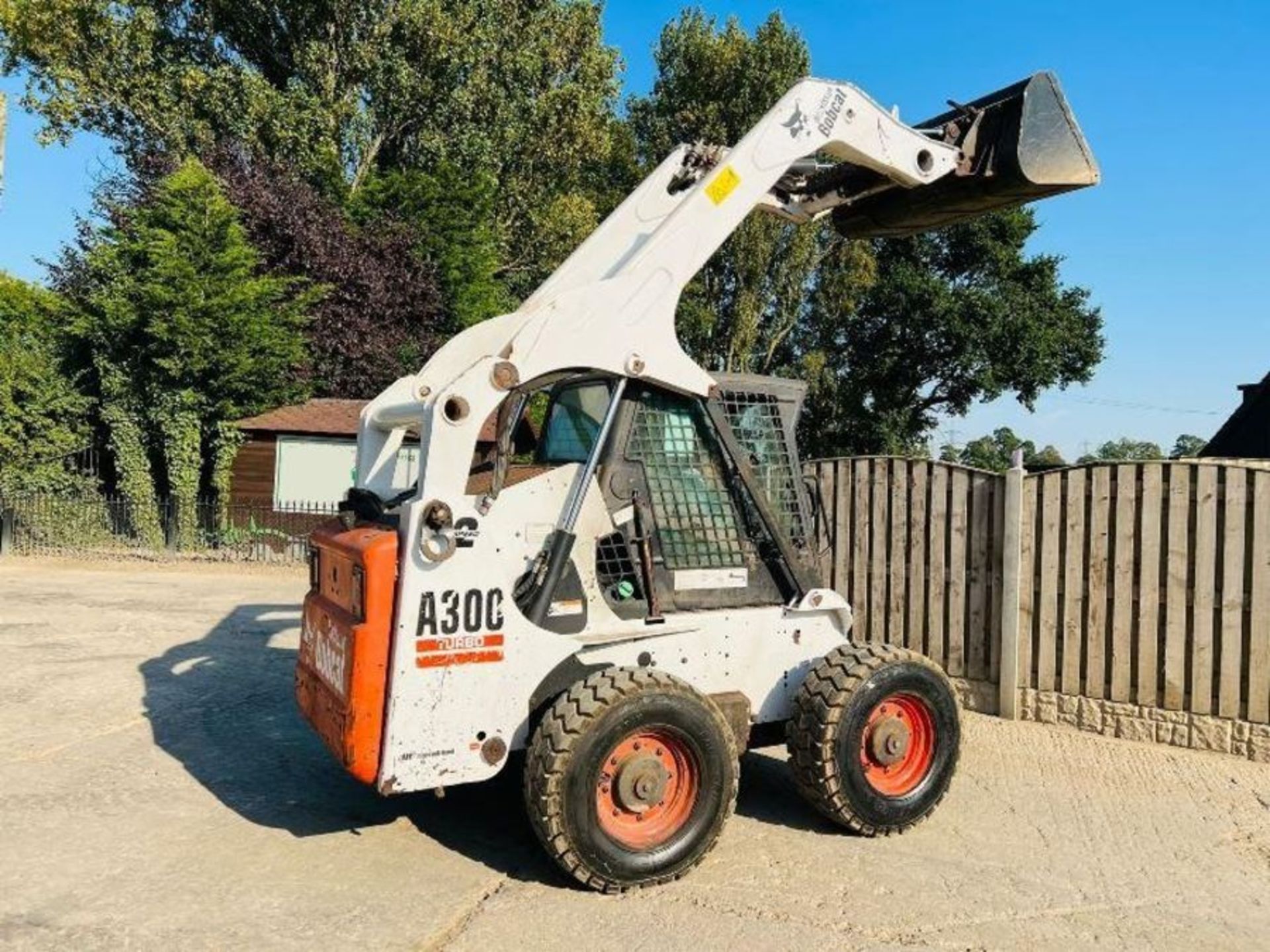 BOBCAT A300 HIGH LIFT SKIDSTEER *2256 HOURS* C/W 4 - Image 4 of 12