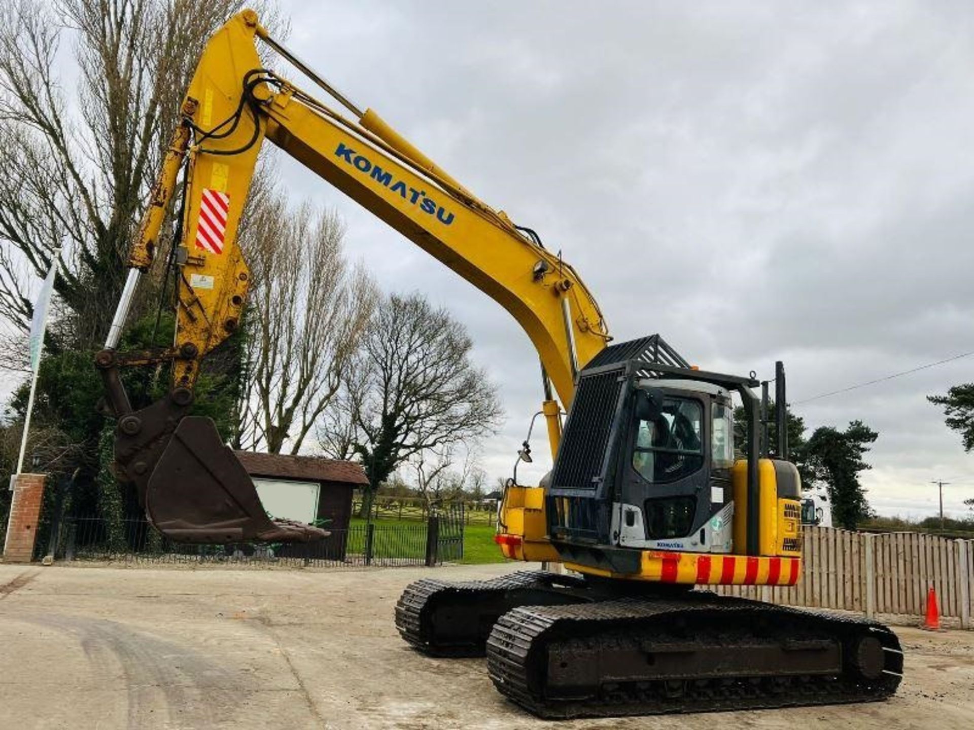 KOMATSU PC228USLC-3 EXCAVATOR * ZERO SWING * C/W D - Image 8 of 15