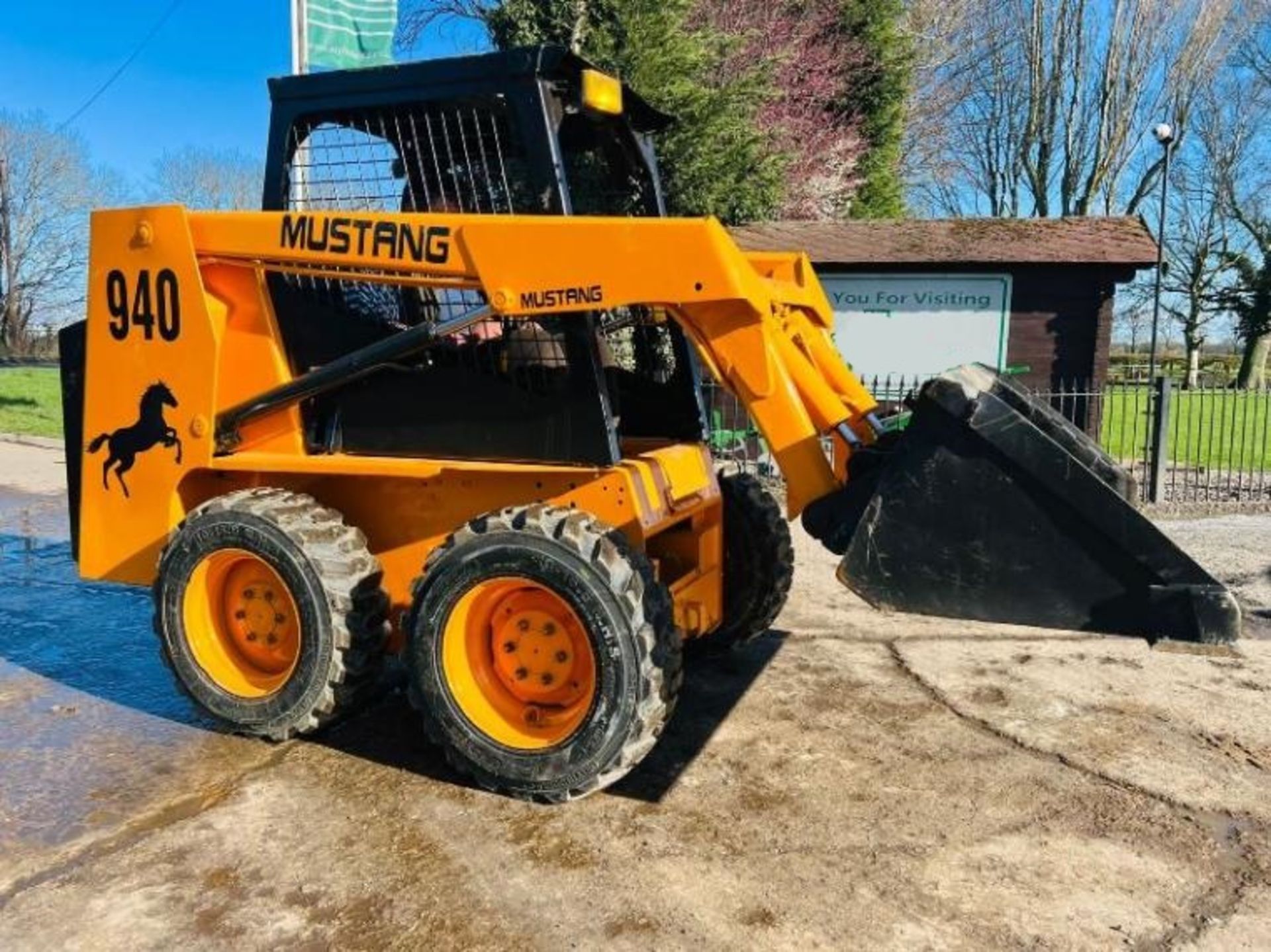 MUSTANG 940 4WD SKIDSTEER C/W BUCKET - Image 10 of 11