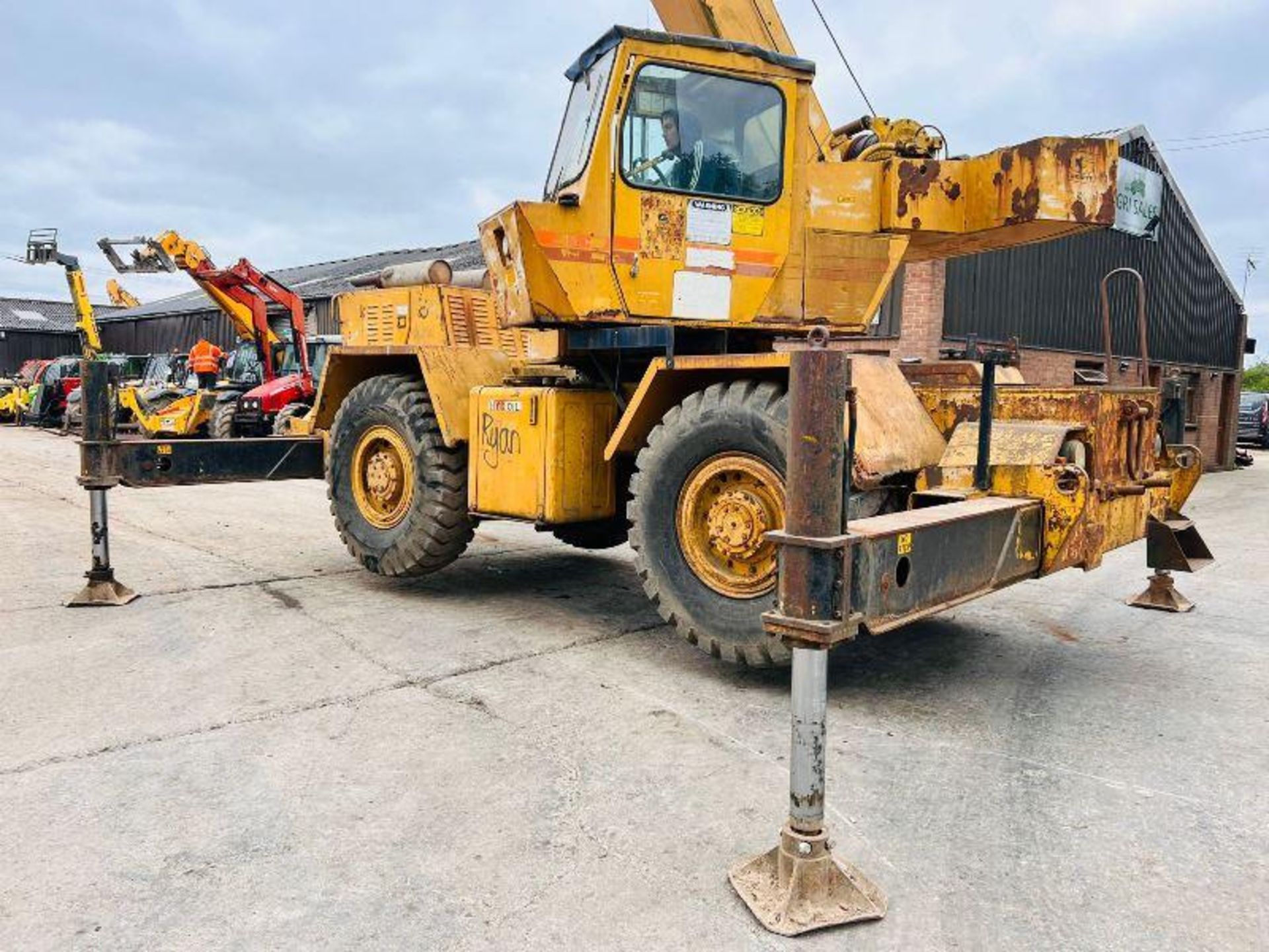 GROVES RT18 4X4 18 TON ROUGH TERRAIN CRANE C/W CAT - Image 12 of 16