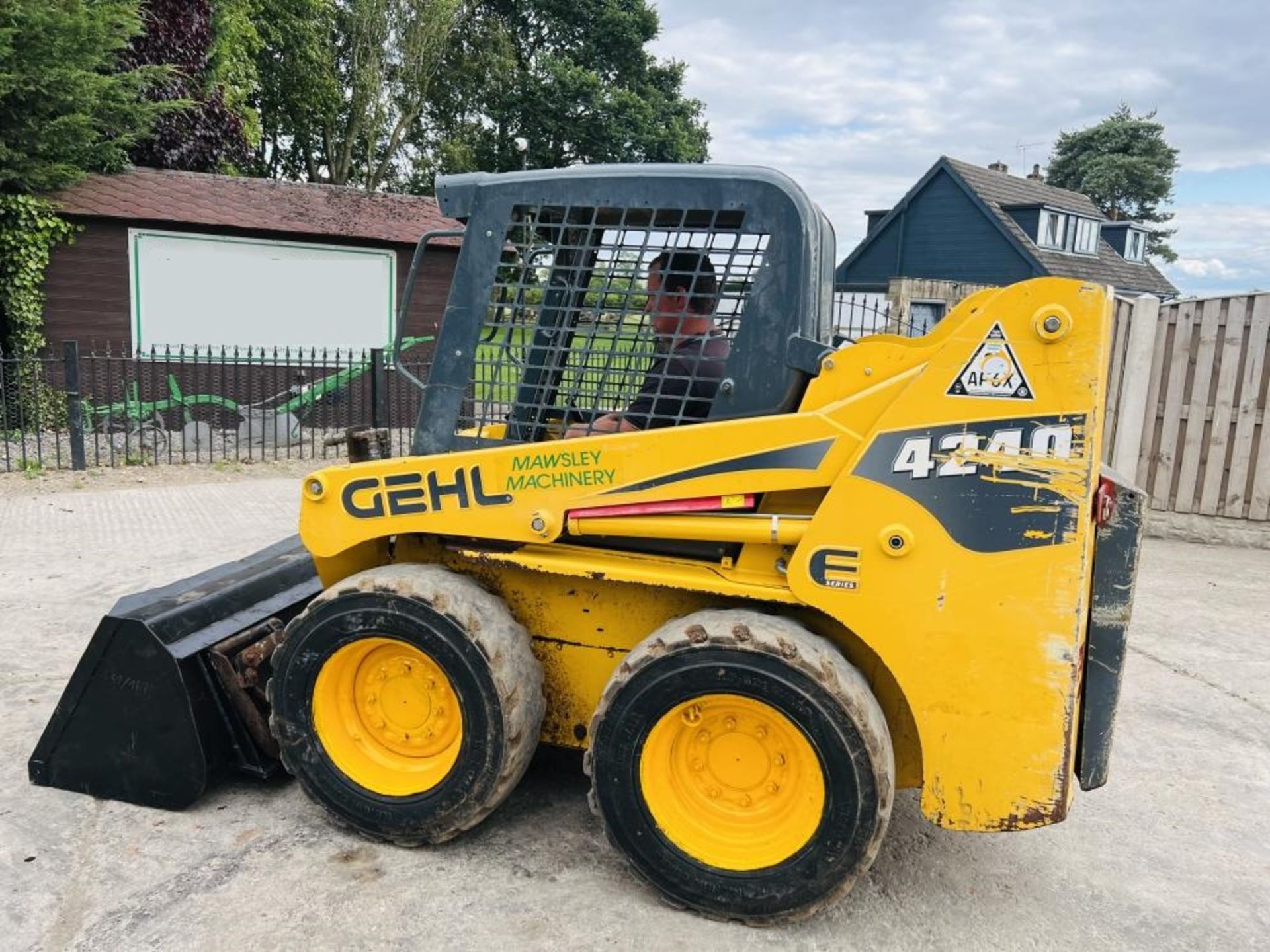 GEHL 4240 4WD SKIDSTEER *YEAR 2012* C/W BUCKET - Image 4 of 13