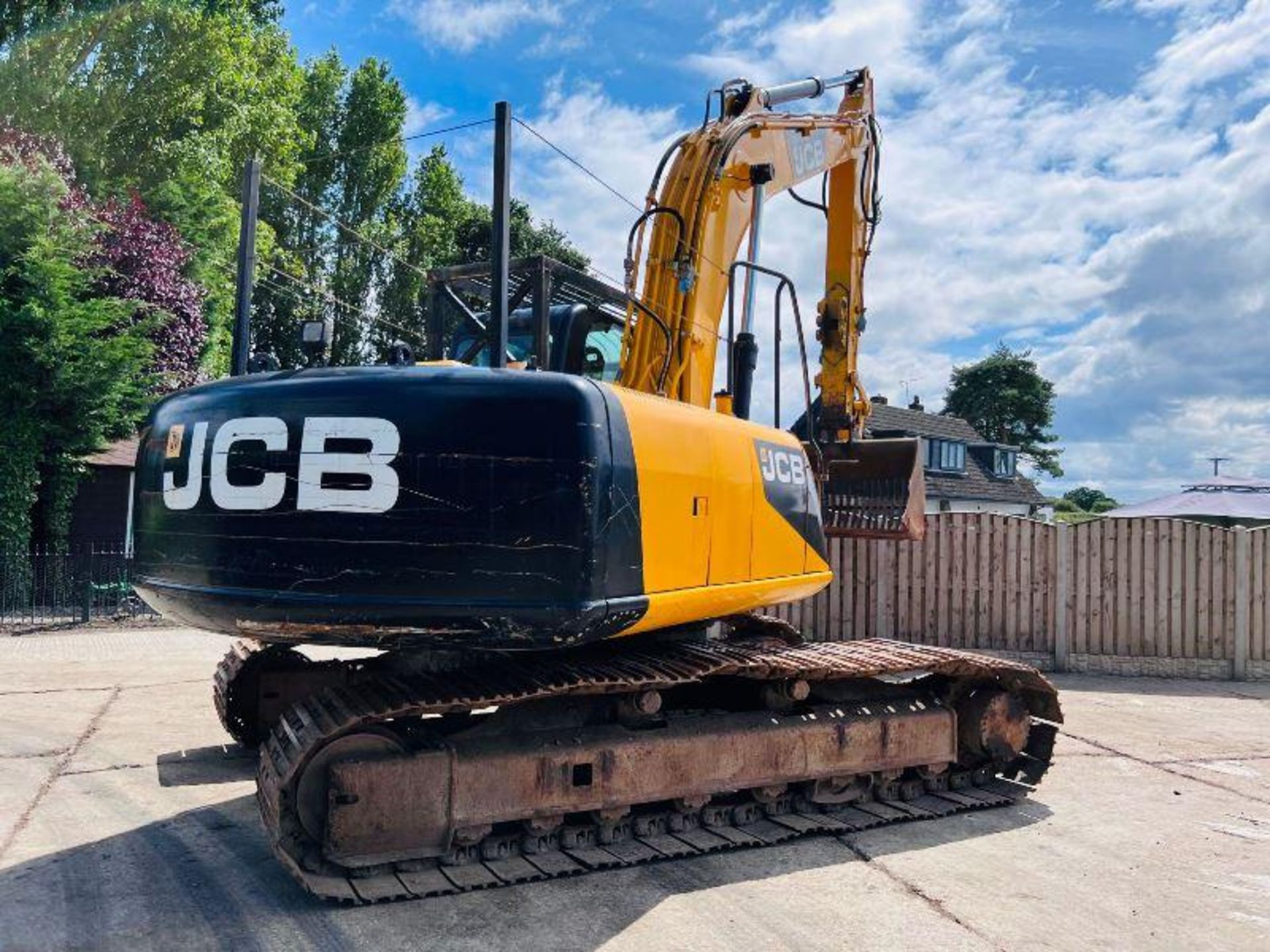 JCB JS220LC TRACKED EXCAVATOR *YEAR 2010* C/W BUCK - Image 11 of 18