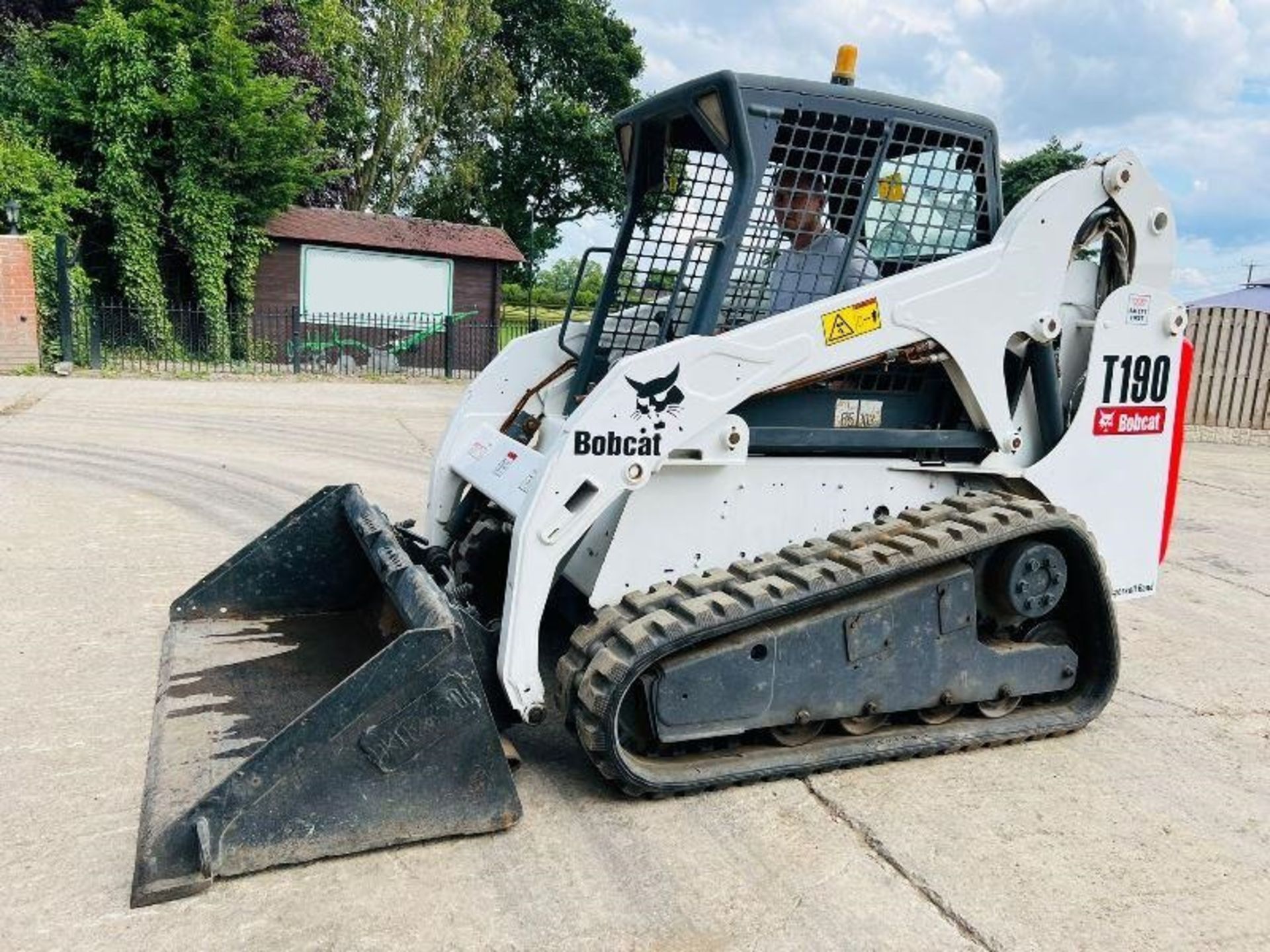 BOBCAT T190 TRACKED SKIDSTEER C/W BUCKET - Image 11 of 12