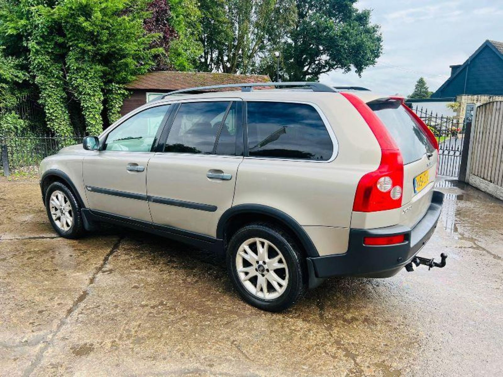 VOLVO XC90 7 SEATER DIESEL 2.4L *MOT'D TILL DECEMBER 2023*. - Image 3 of 13