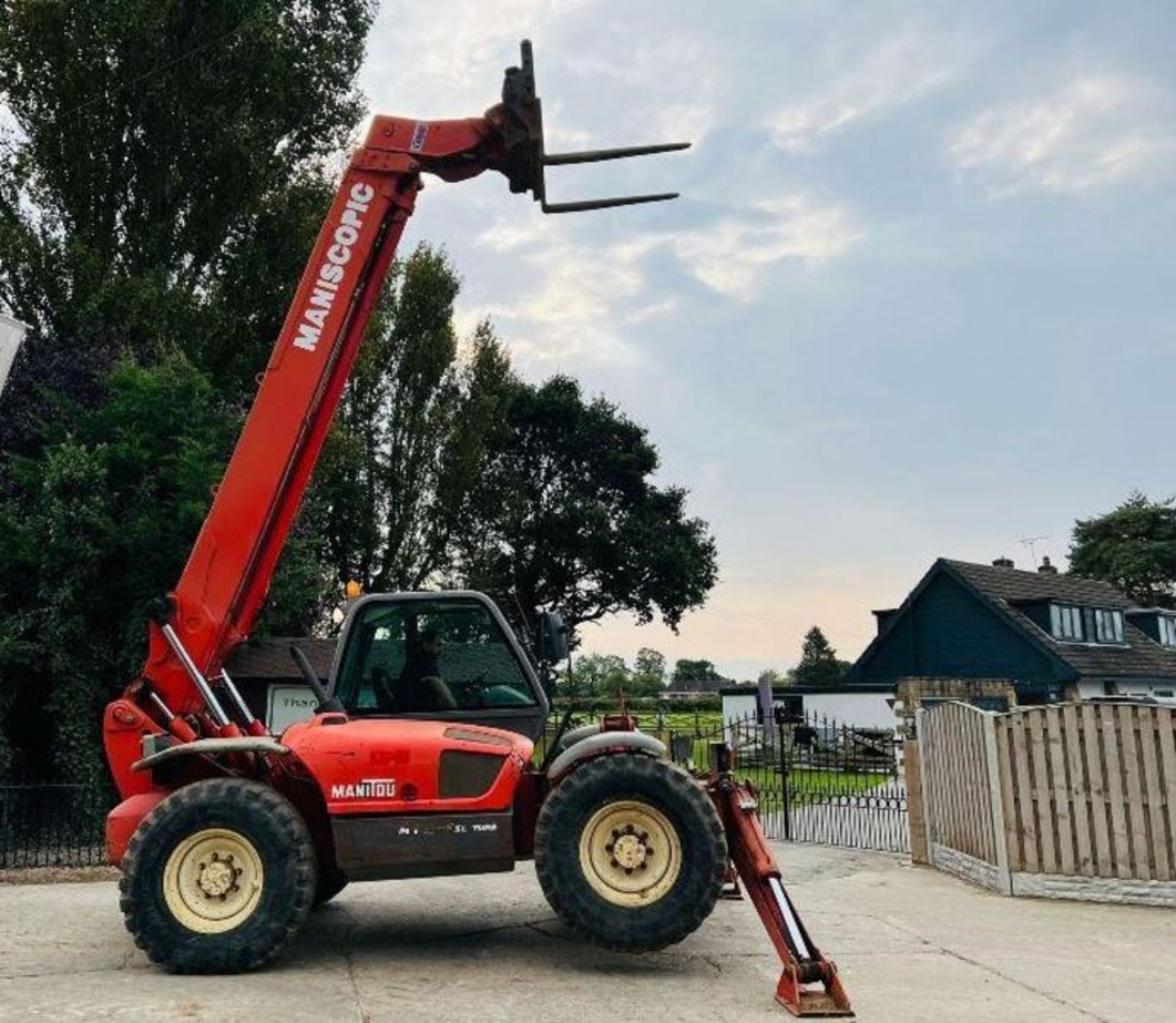 MANITOU MT1337SL 4WD TELEHANDLER *13 METER REACH* C/W PALLE TINES  - Image 4 of 17