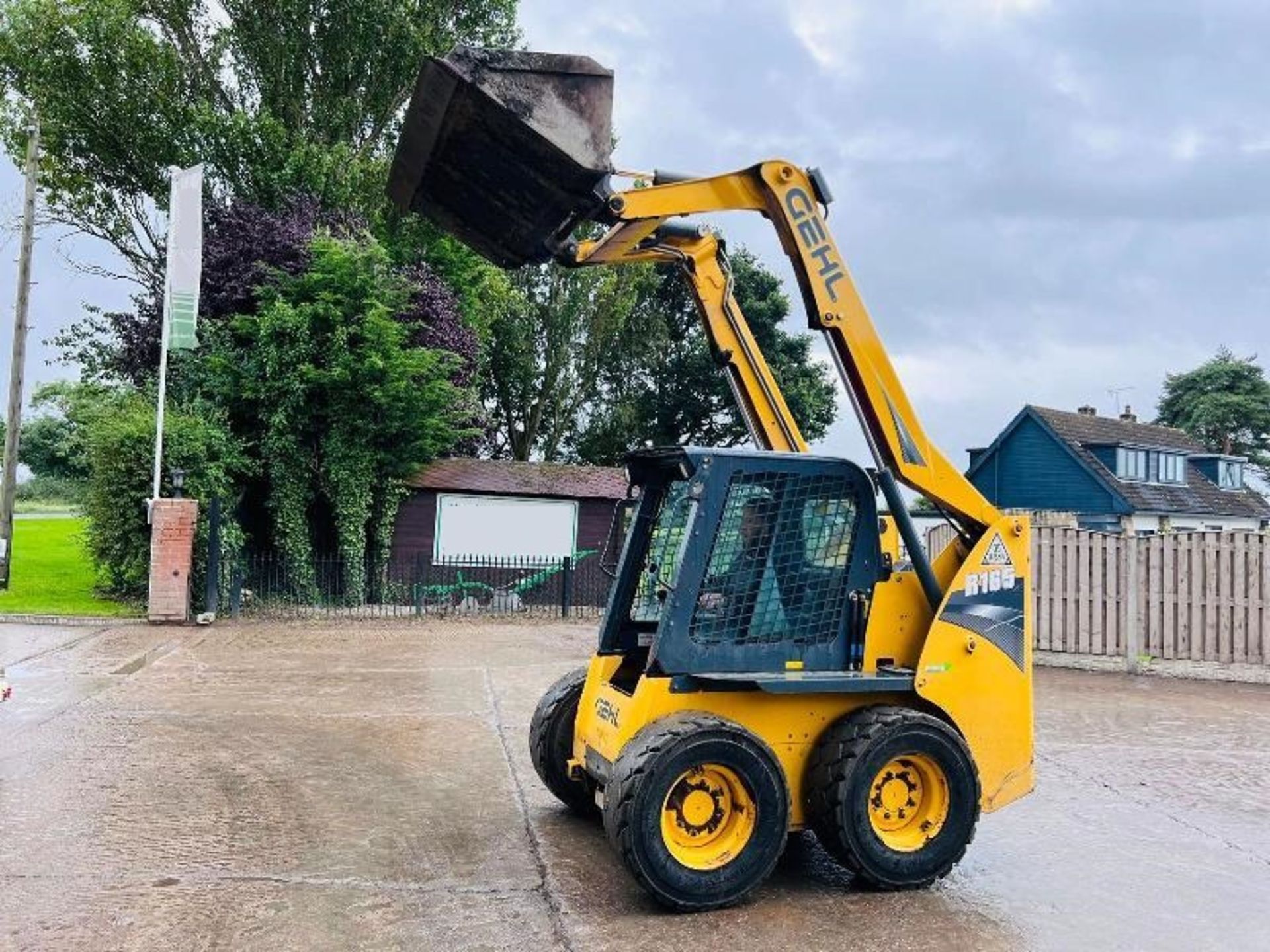 GEHL R165 4WD SKIDSTEER *YEAR 2018* C/W HIGH FLOW & BUCKET - Image 4 of 16