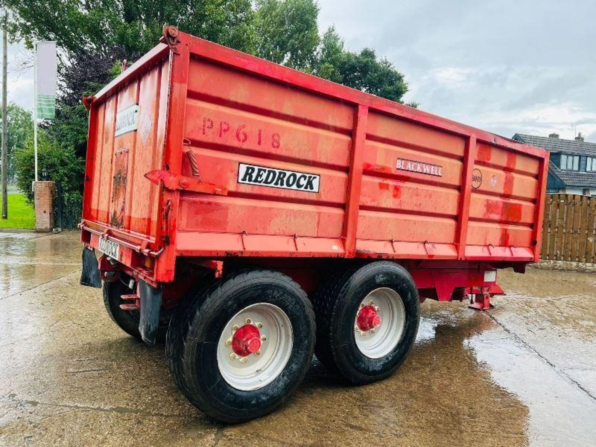 8000L BUNDED DIESEL DOWSER C/W RED ROCK TWIN AXLE TRAILER - Image 10 of 16