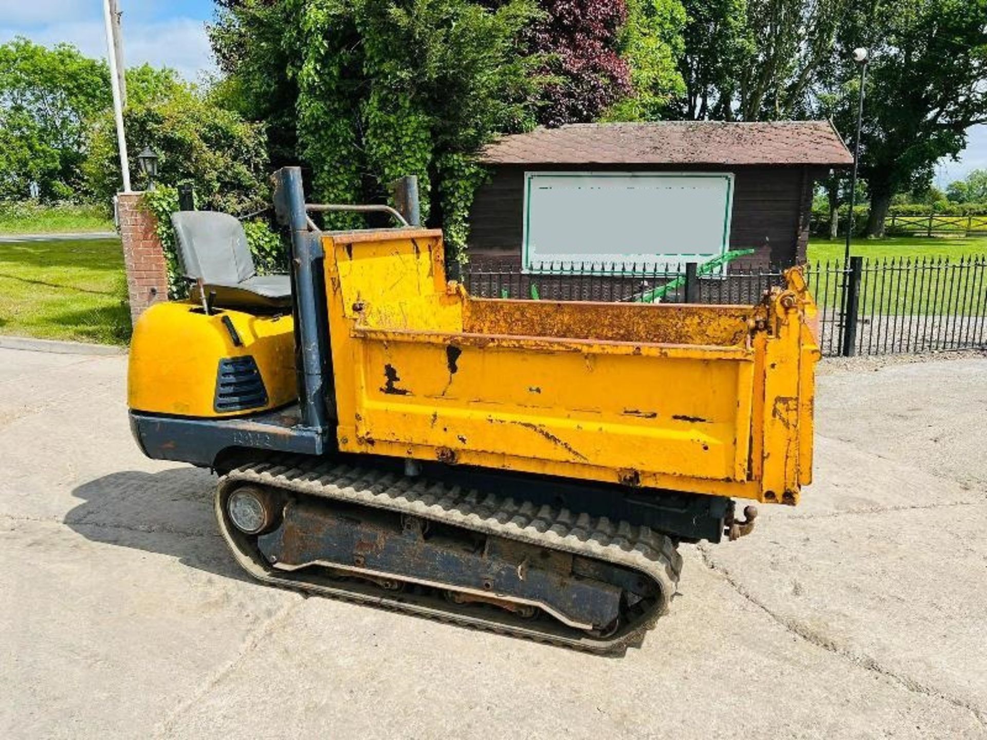 TRACKED DUMPER C/W DROP SIDE'S TIPPING BODY & RUBBER TRACKS - Image 2 of 9