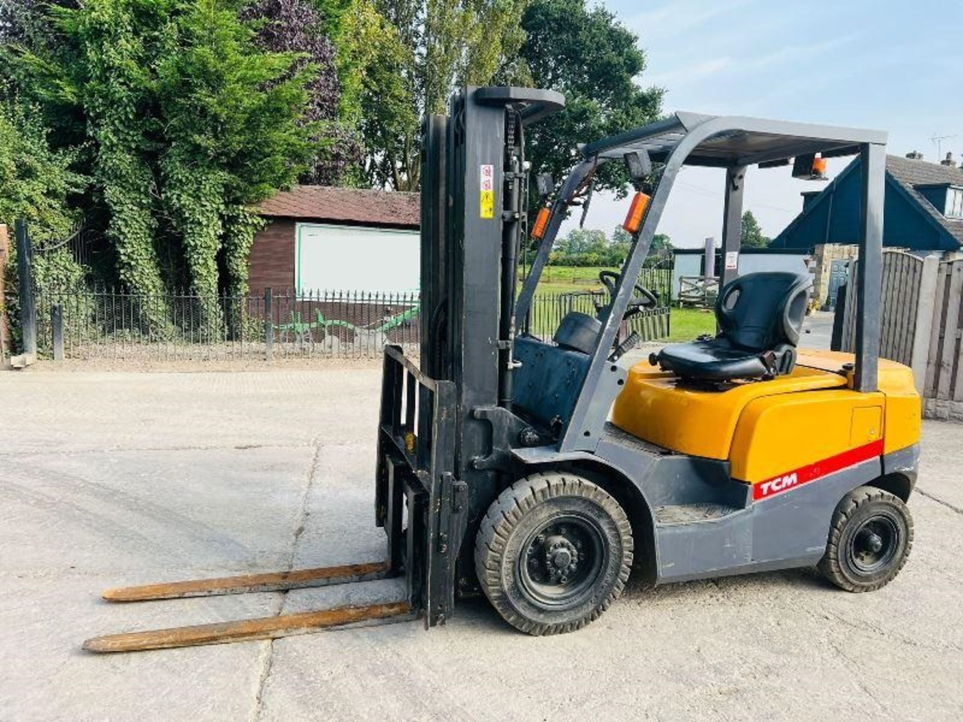 TCM CONTAINER SPEC DIESEL FORKLIFT *YEAR 2015, 352 - Image 2 of 12