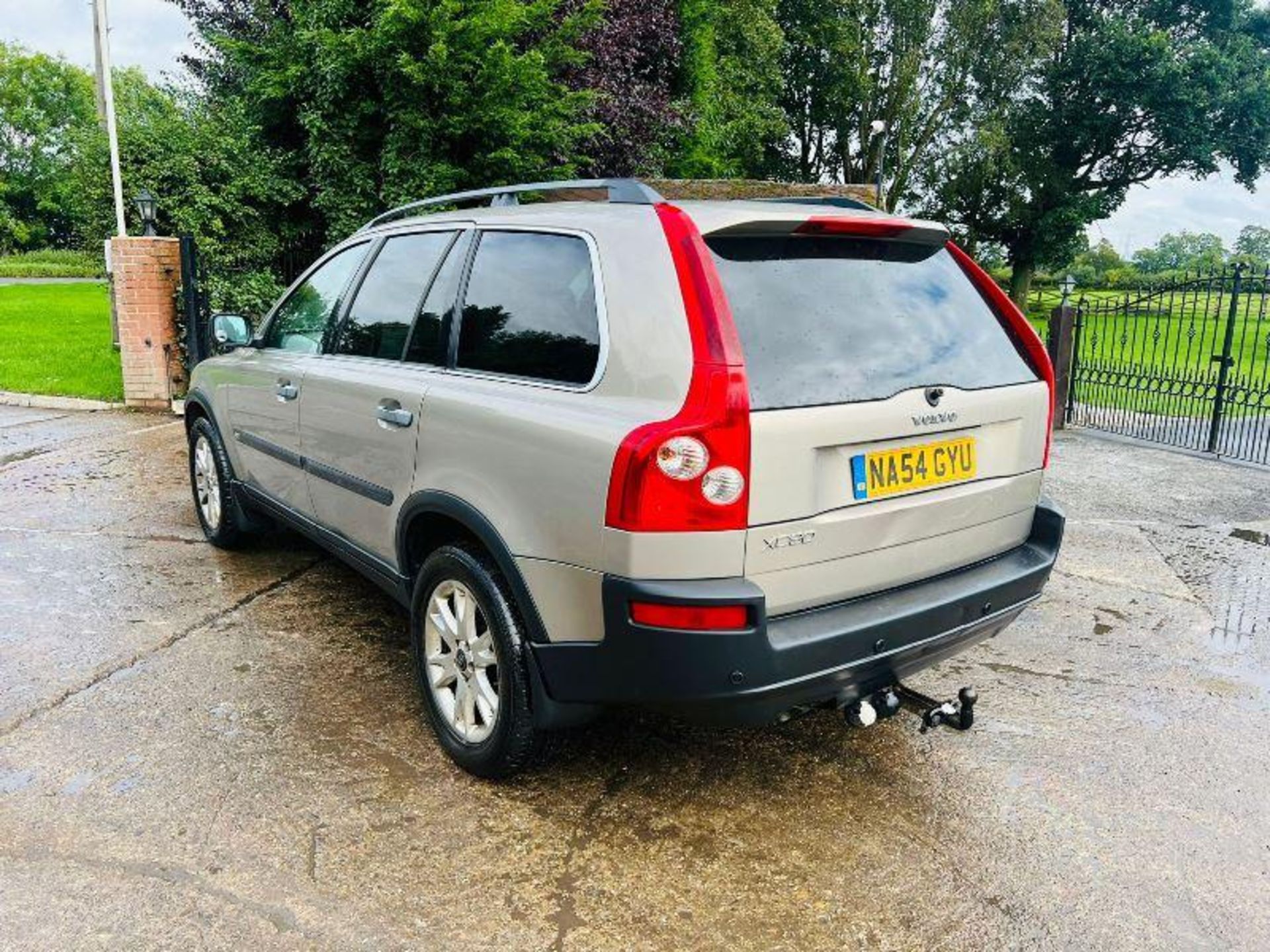 VOLVO XC90 7 SEATER DIESEL 2.4L *MOT'D TILL DECEMBER 2023*. - Image 4 of 13