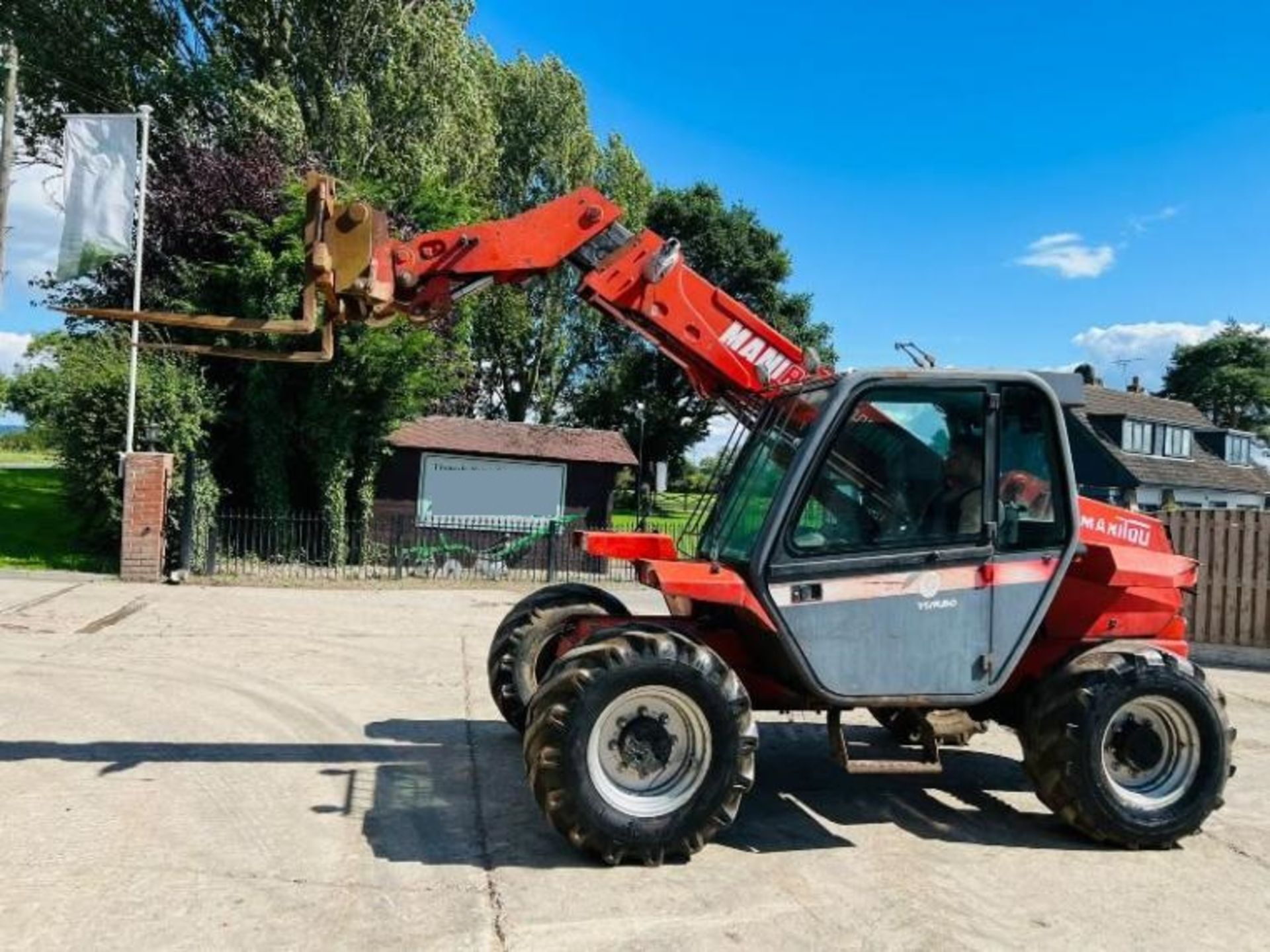 MANITOU MLT628T 4WD TELEHANDLER *AG-SPEC* C/W PICK UP HITCH - Image 2 of 12