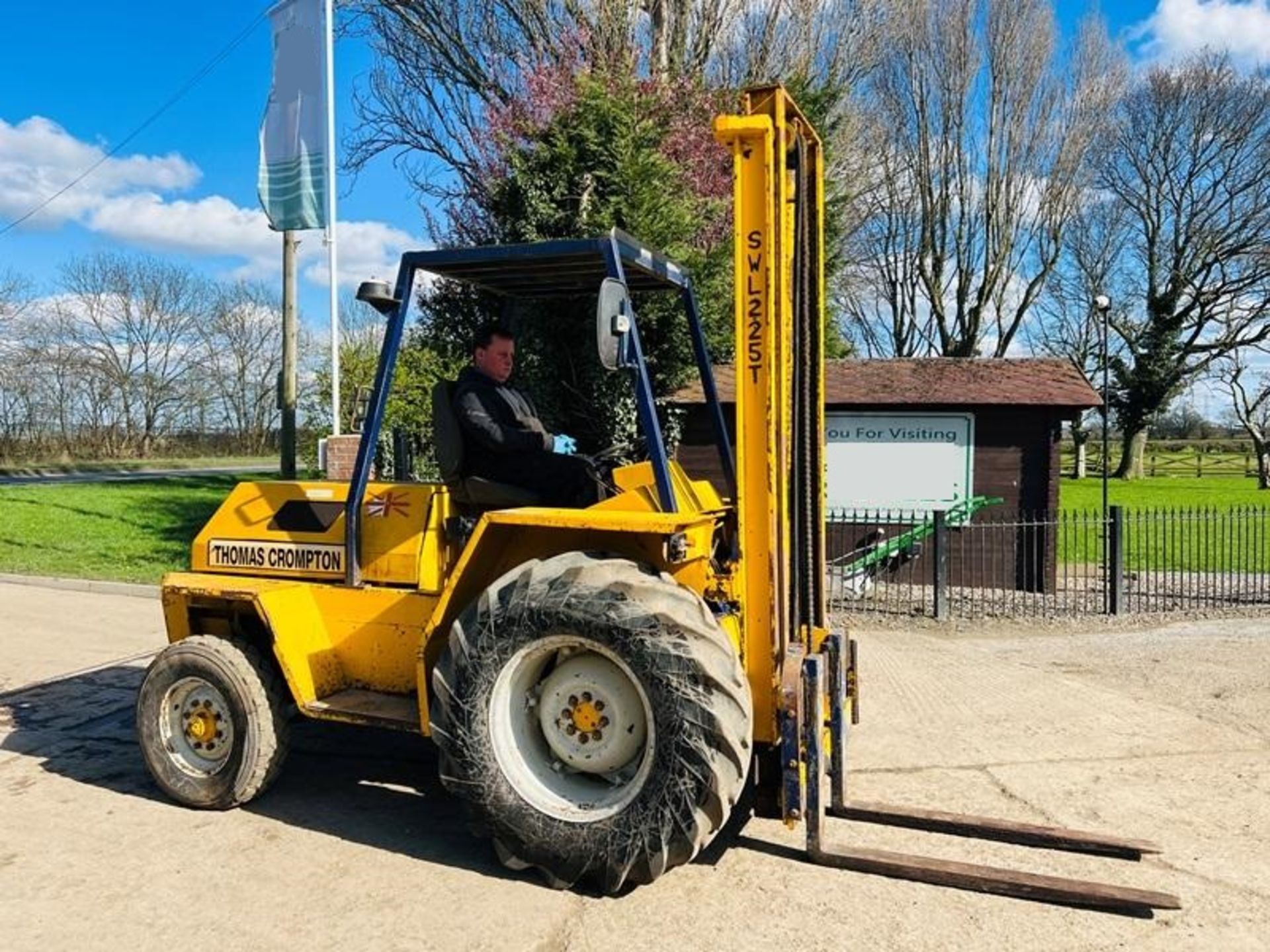 SANDERSON SB45 ROUGH TERRIAN FORKLIFT C/W PALLET TINES