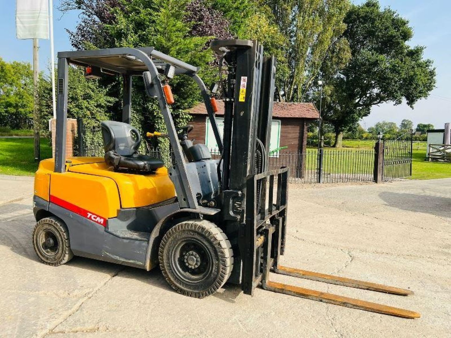 TCM CONTAINER SPEC DIESEL FORKLIFT *YEAR 2015, 352 - Image 4 of 12