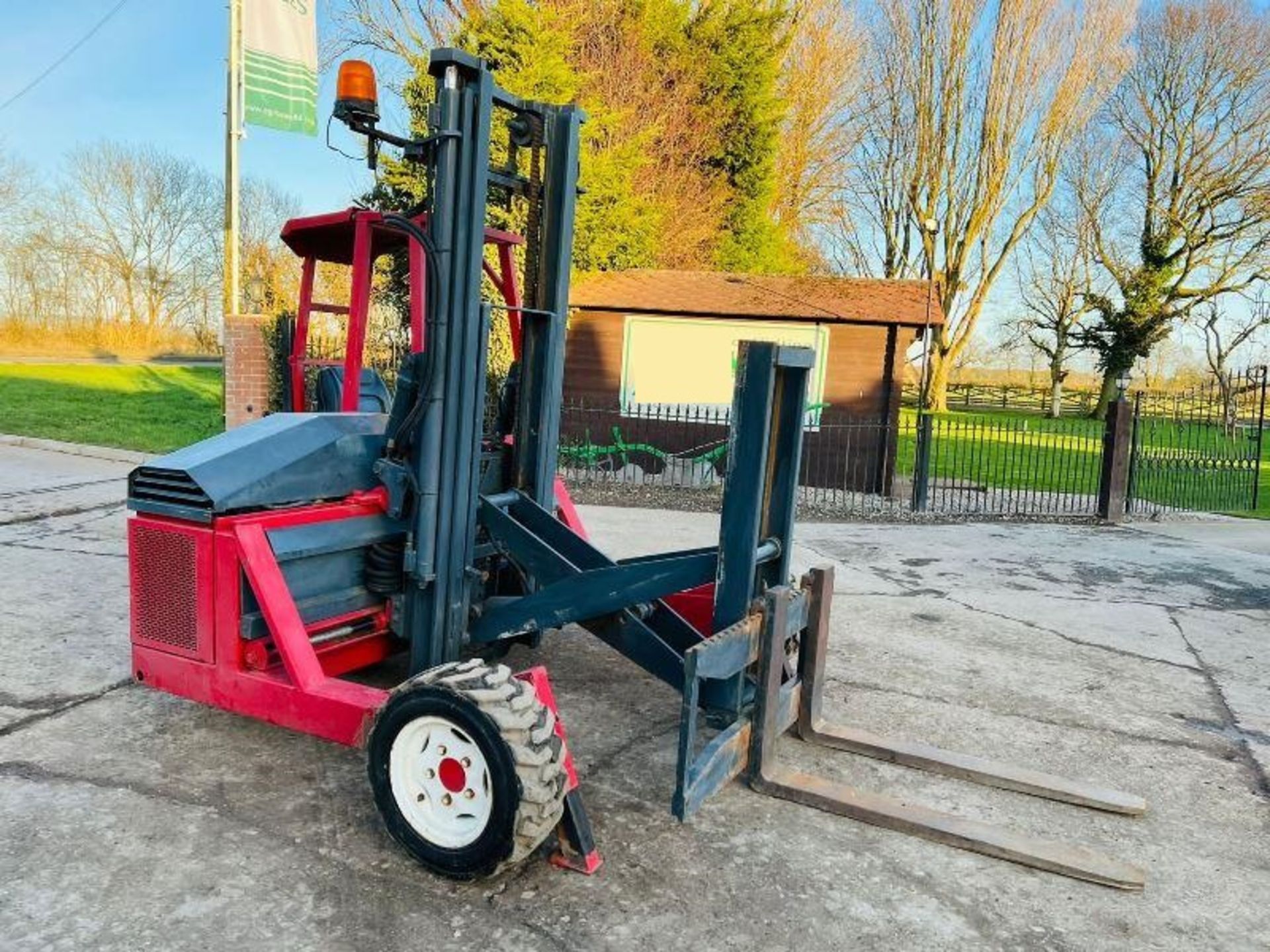 KOOIAAP FORK TRUCK C/W KUBOTA ENGINE & HYDRAULIC PUSH OUT HEAD STOCK - Image 9 of 13