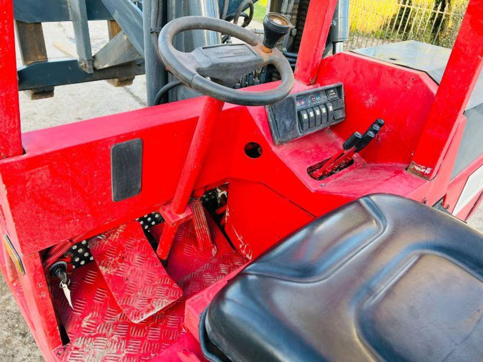 KOOIAAP FORK TRUCK C/W KUBOTA ENGINE & HYDRAULIC PUSH OUT HEAD STOCK - Image 11 of 13