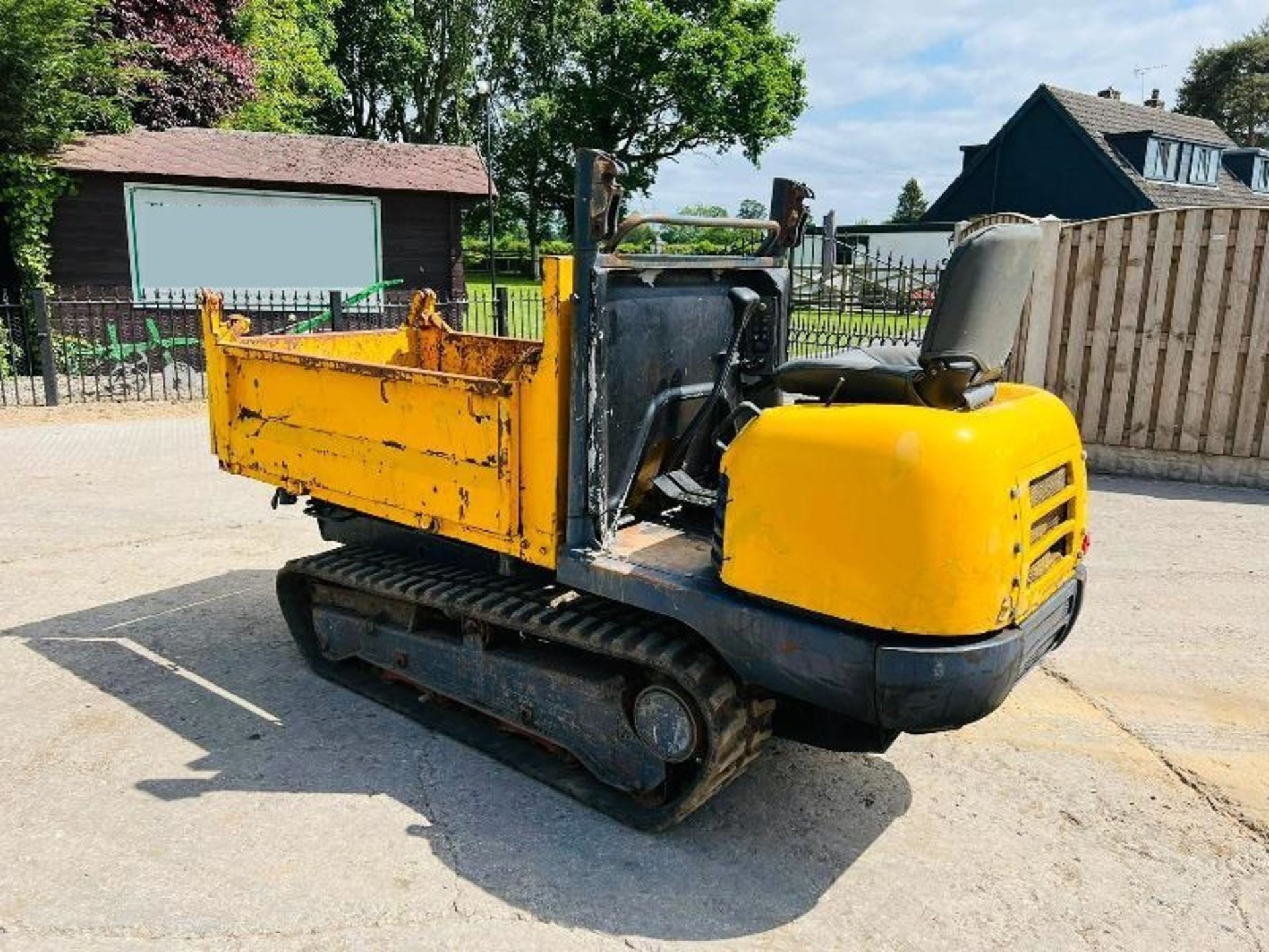 TRACKED DUMPER C/W DROP SIDE'S TIPPING BODY & RUBBER TRACKS