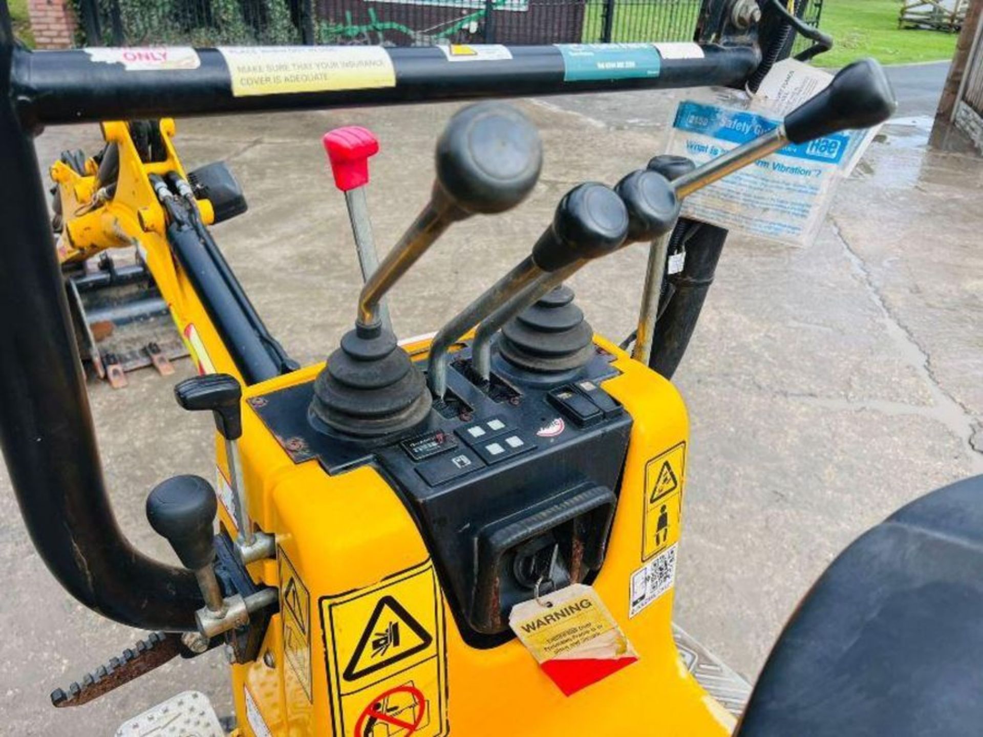 JCB MICRO DIGGER *YEAR 2019, ONLY 338 HOURS* C/W EXPANDING TRACKS  - Image 5 of 16