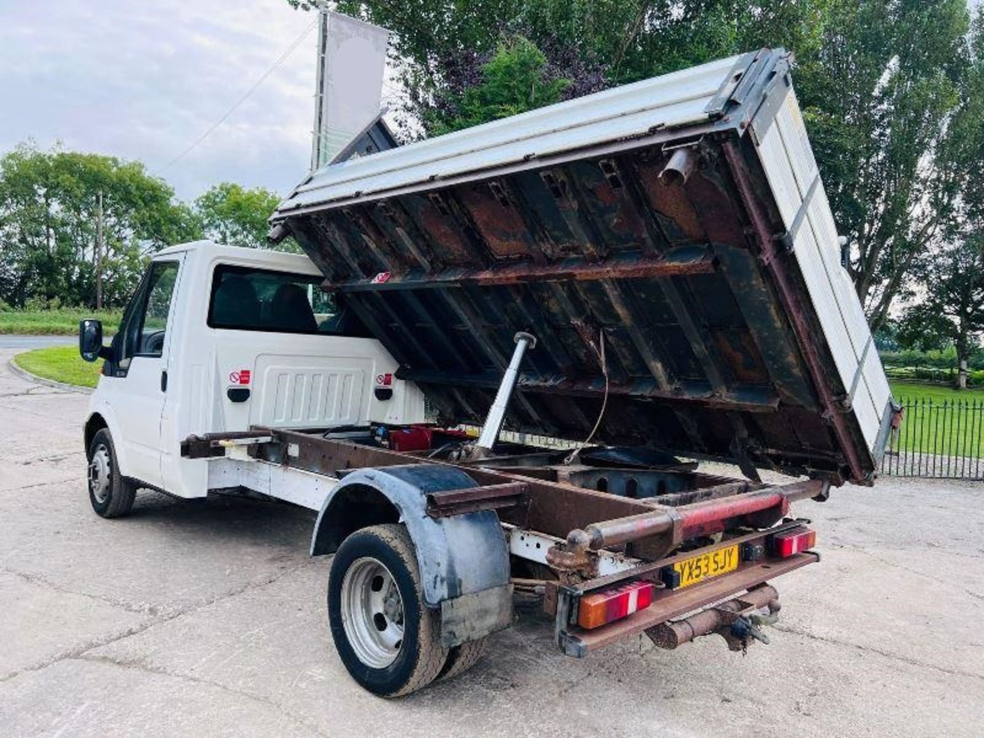 FORD TRANSIT 125 T350 4X2 THREE WAY TIPPER C/W DROP SIDE BODY - Image 8 of 18