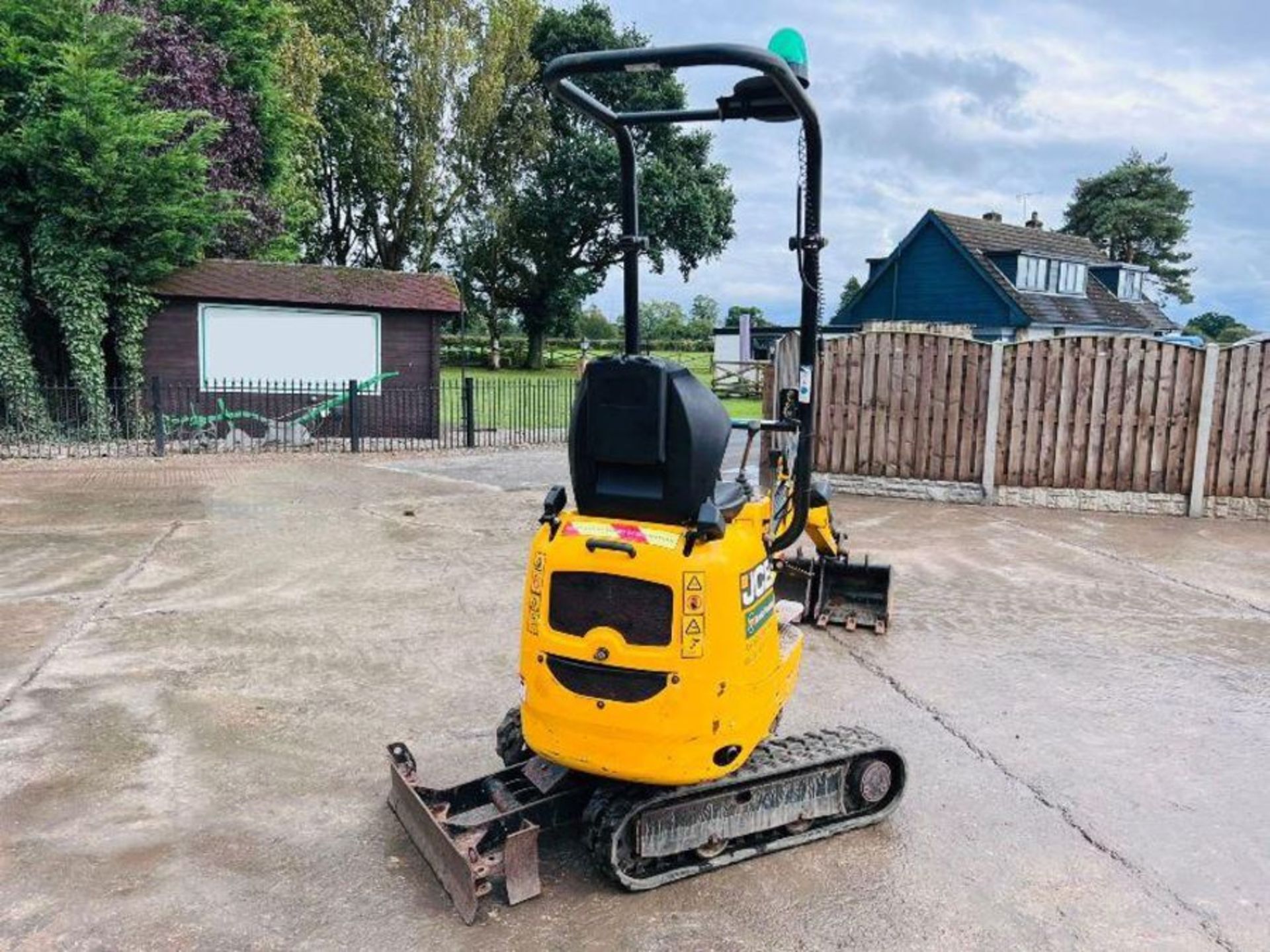 JCB MICRO DIGGER *YEAR 2019, ONLY 338 HOURS* C/W EXPANDING TRACKS  - Image 15 of 16