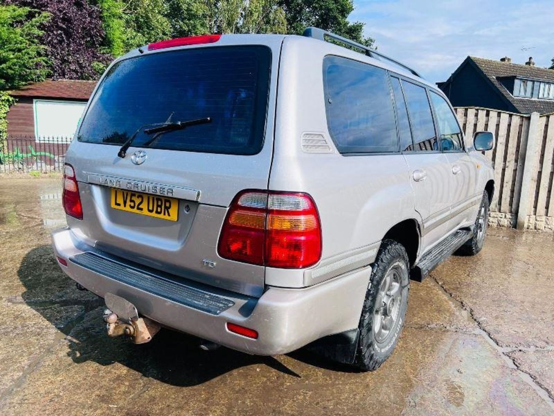 TOYOTA LANDCRUISER AMAZON 4.7 V8 4X4 *MOT'D TILL JANUARY 2024* - Image 4 of 17