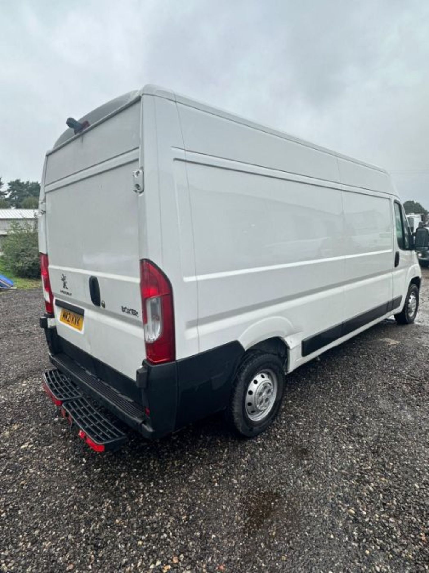 2021 21 PEUGEOT BOXER PROFESSIONAL PANEL VAN - 34K MILE - AIR CON - PLY LINED. - Image 3 of 7