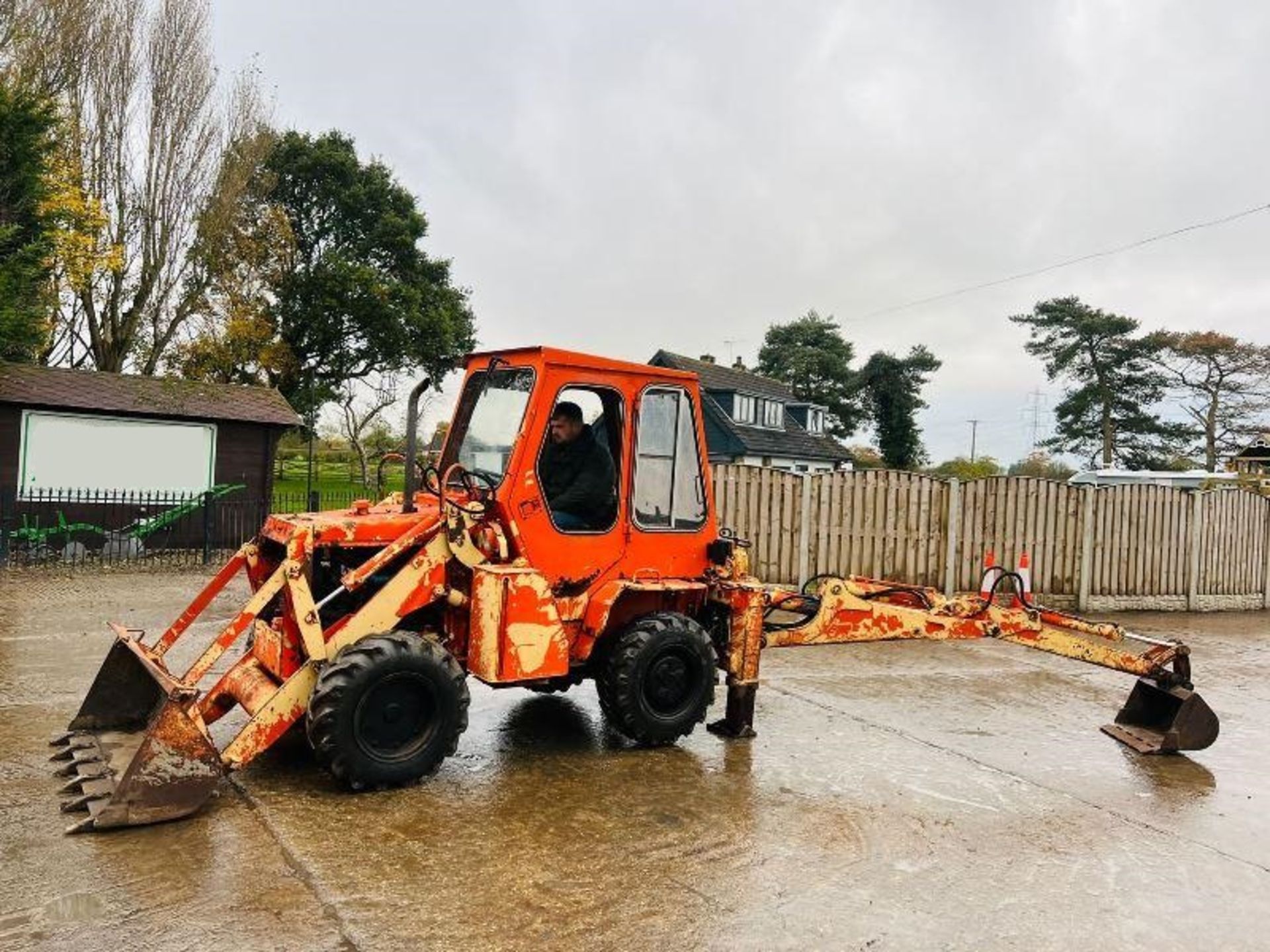 KUBOTA RW25 4WD BACKHOE DIGGER C/W KUBOTA ENGINE - Image 9 of 14