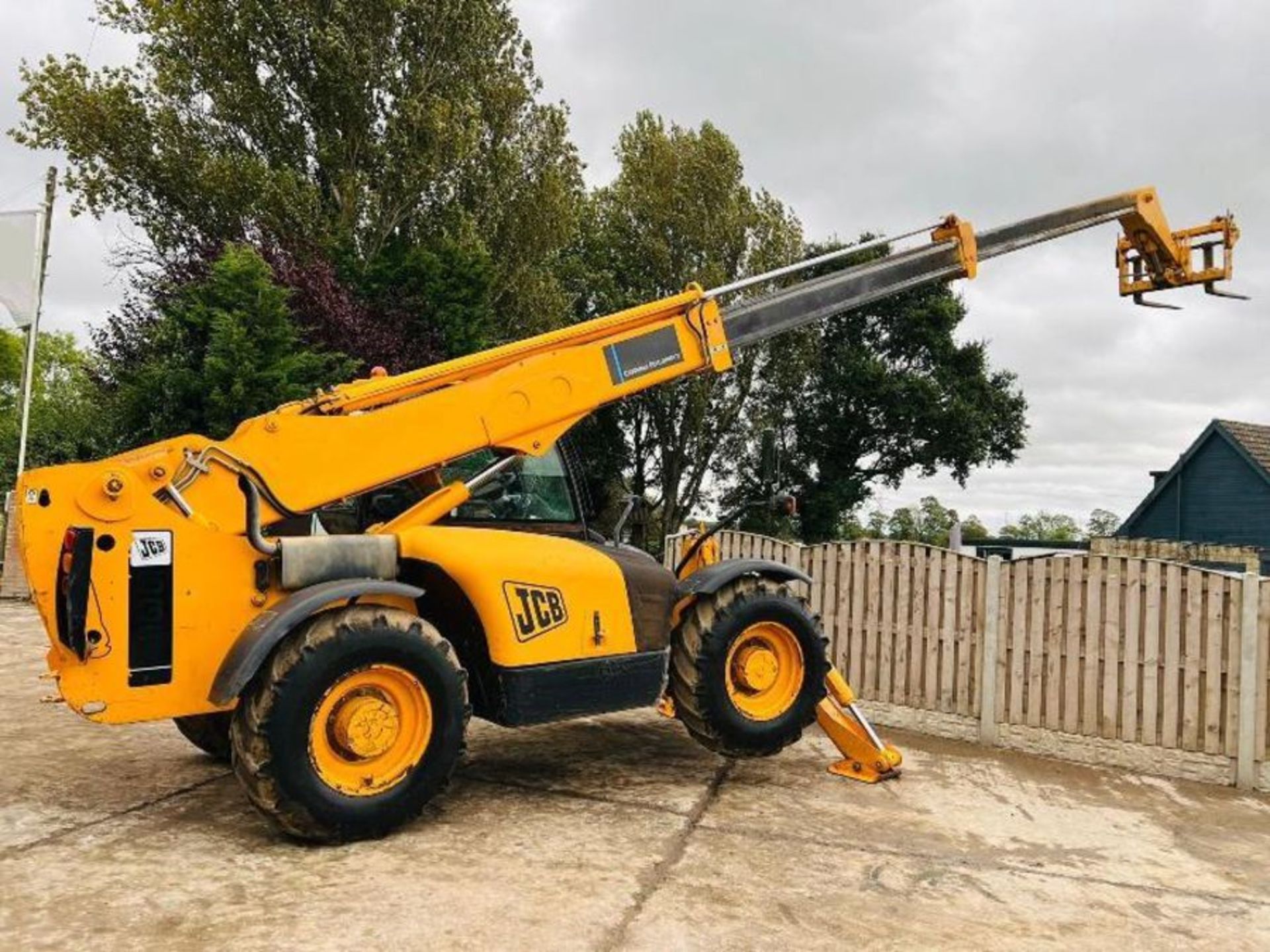 JCB 532-120 4WD TELEHANDLER * 12 METER REACH, 3723 HOURS *  - Image 15 of 17