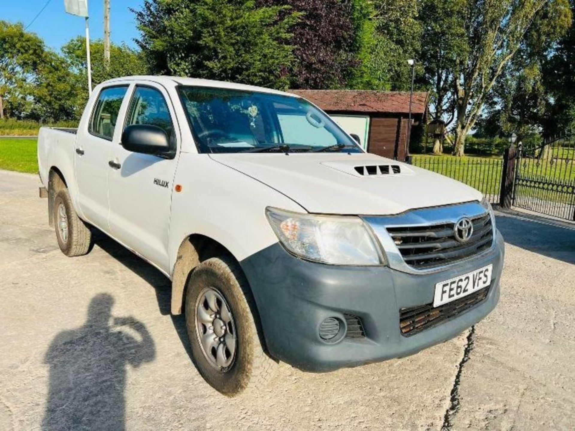 TOYOTA HILUX 2.5L DOUBLE CAB PICK UP *YEAR 2012* - Image 11 of 12