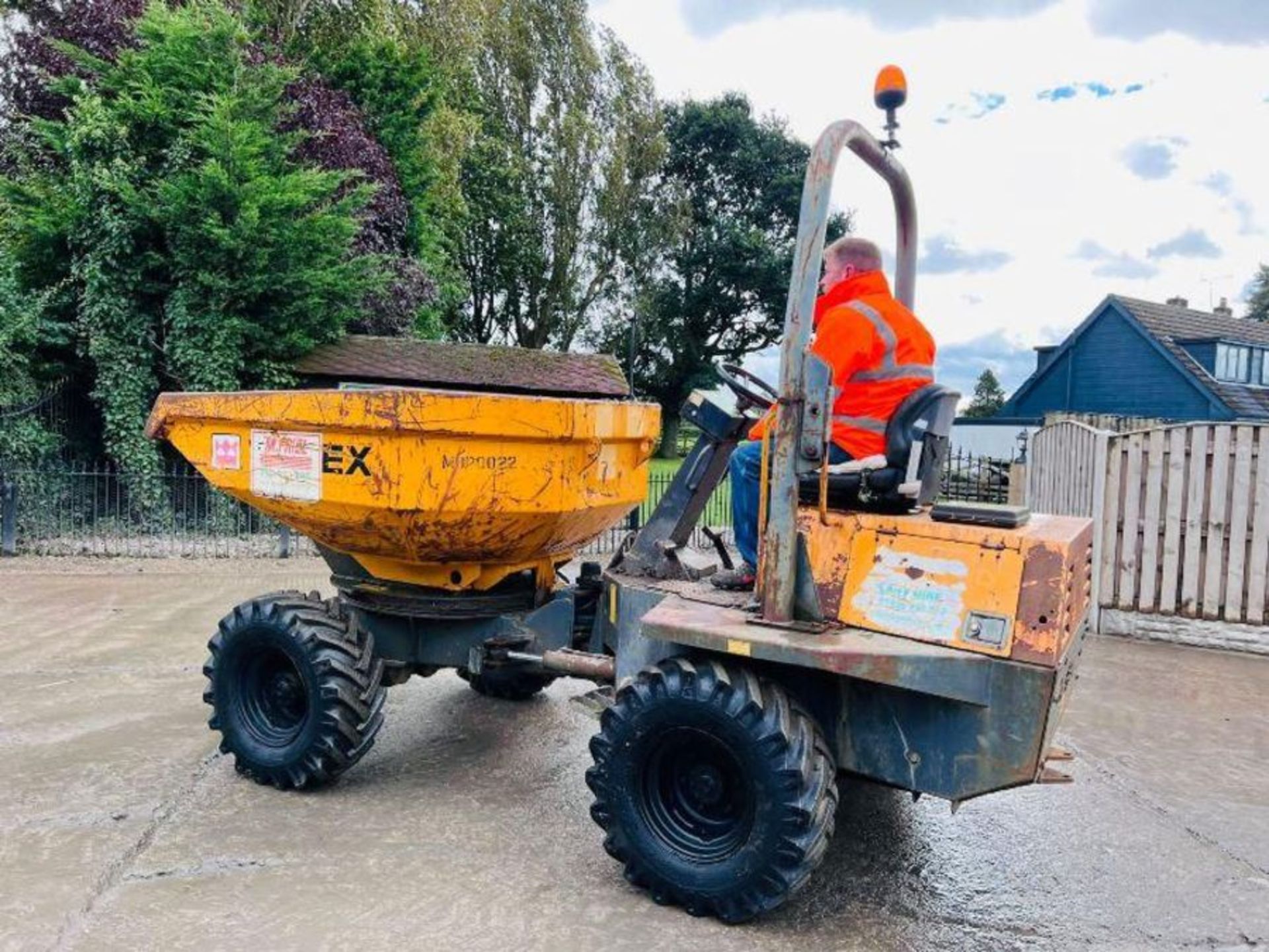 TEREX 3000 4WD SWIVEL TIP DUMPER C/W ROLE BAR & KUBOTA ENGINE - Image 10 of 14