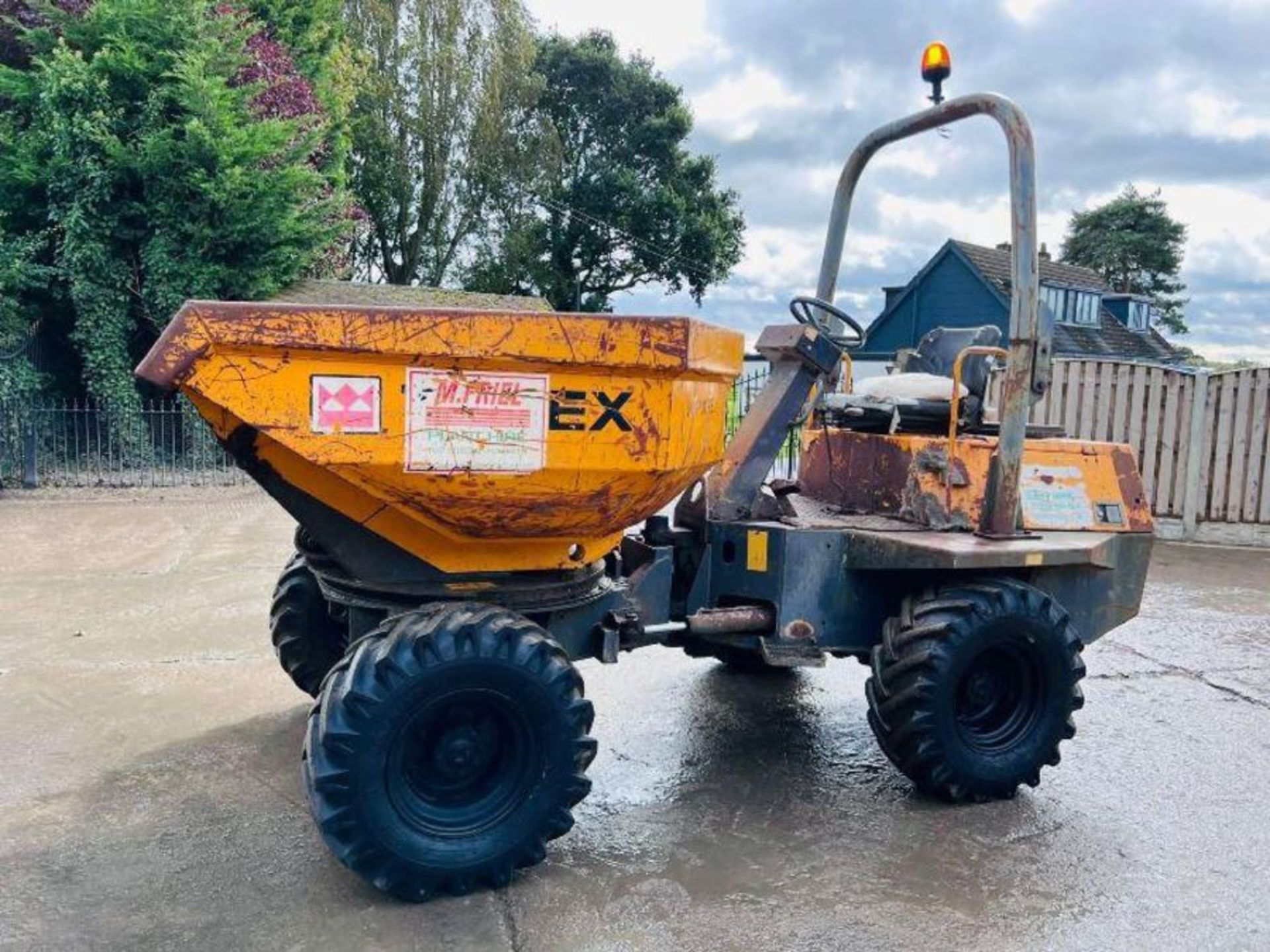 TEREX 3000 4WD SWIVEL TIP DUMPER C/W ROLE BAR & KUBOTA ENGINE - Image 9 of 14