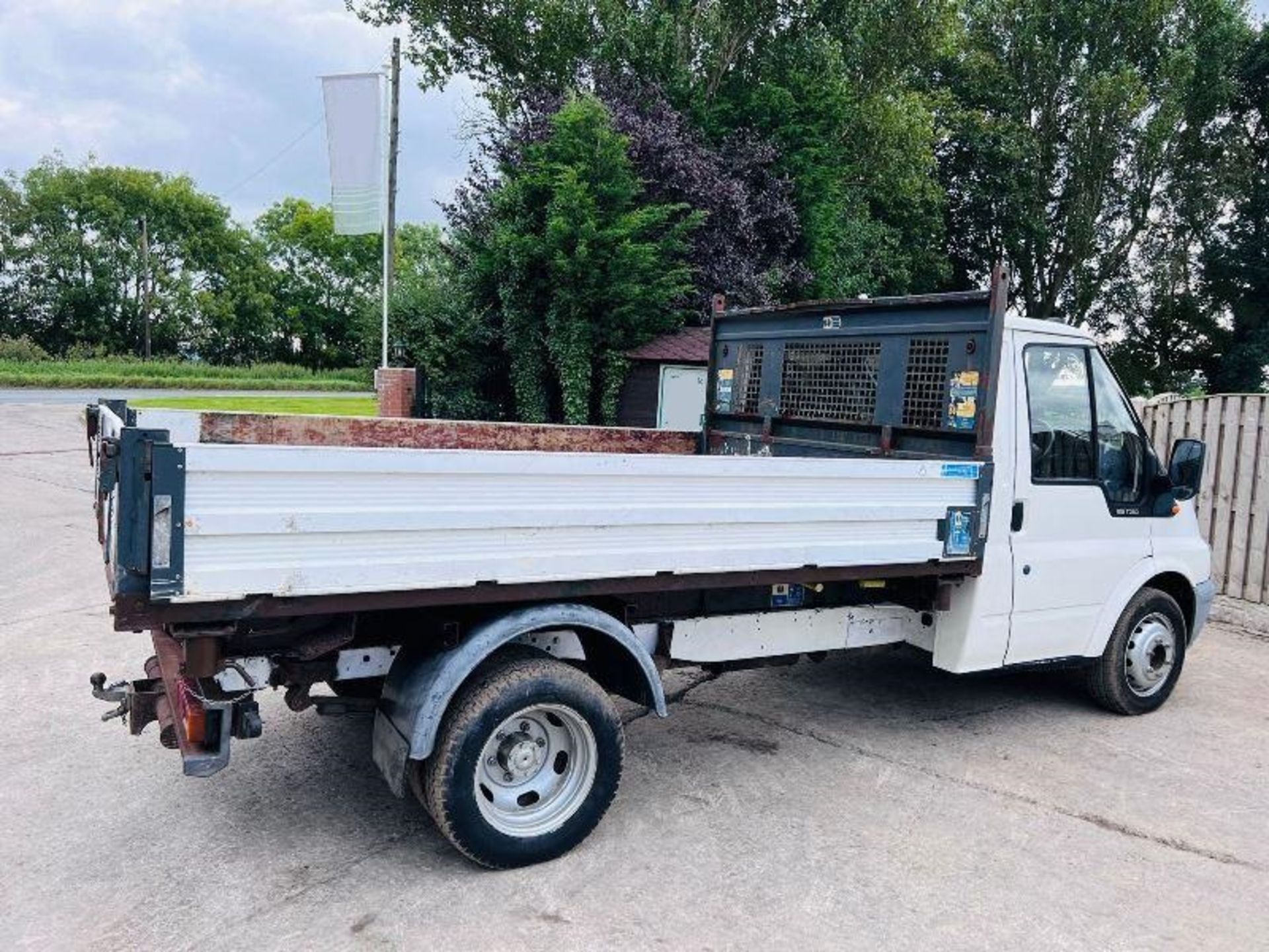 FORD TRANSIT 125 T350 4X2 THREE WAY TIPPER C/W DROP SIDE BODY - Image 13 of 18