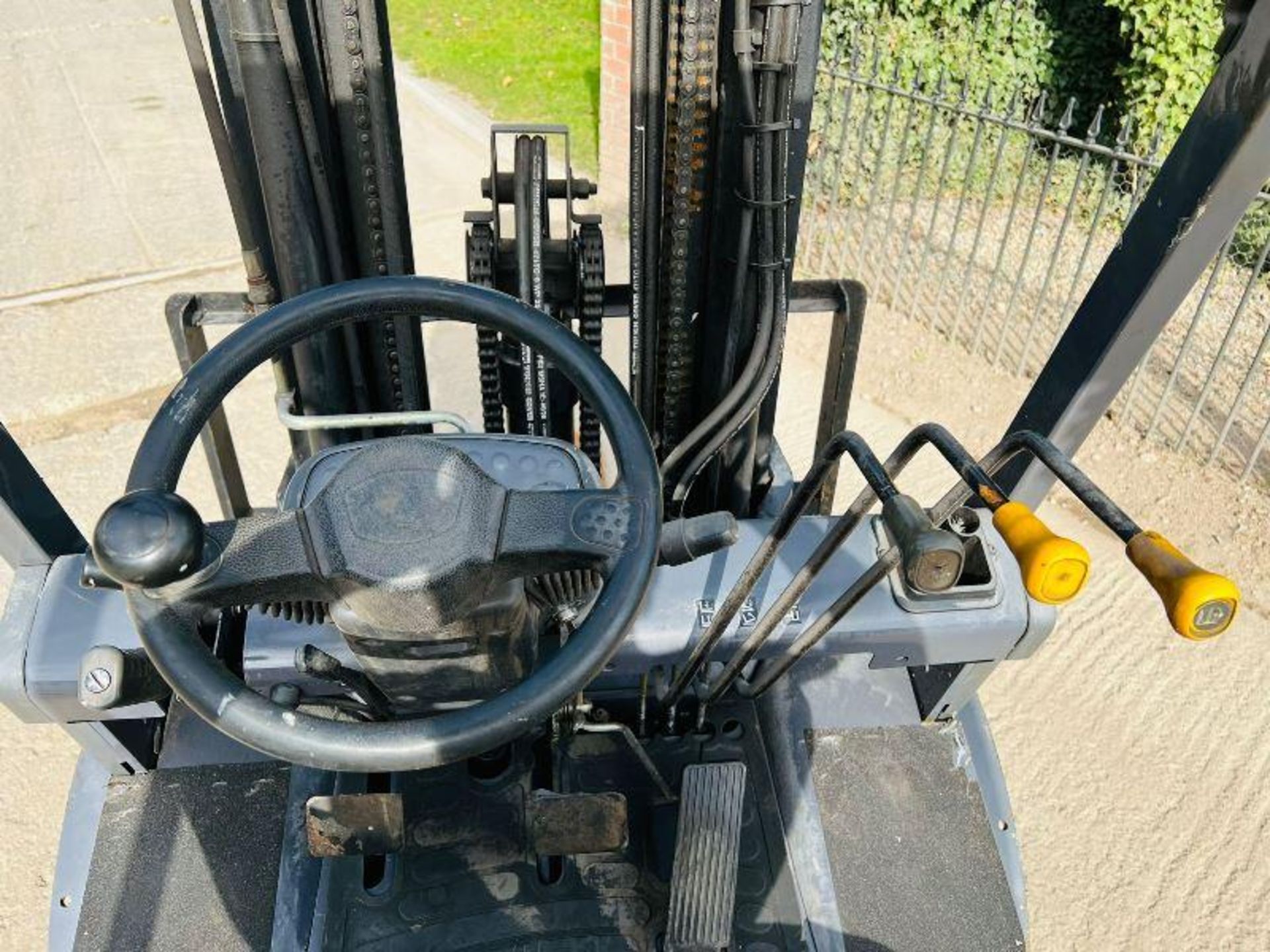 TCM CONTAINER SPEC DIESEL FORKLIFT *YEAR 2015, 352 - Image 10 of 12