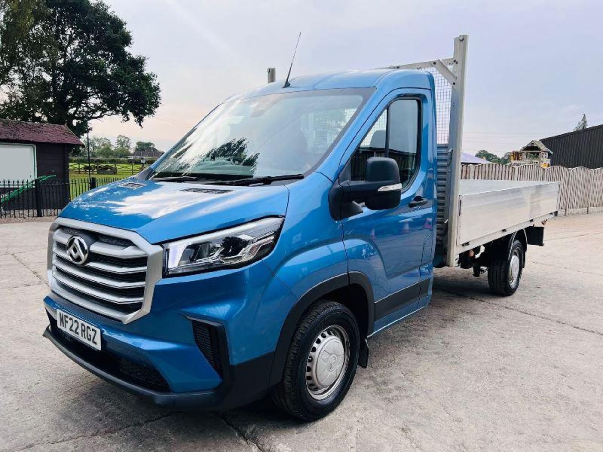 MAXUS DELIVER 9 DROP SIDE PICKUP *YEAR 2022* C/W 13FT ALUMINUM DROP SIDE BODY  - Image 4 of 20