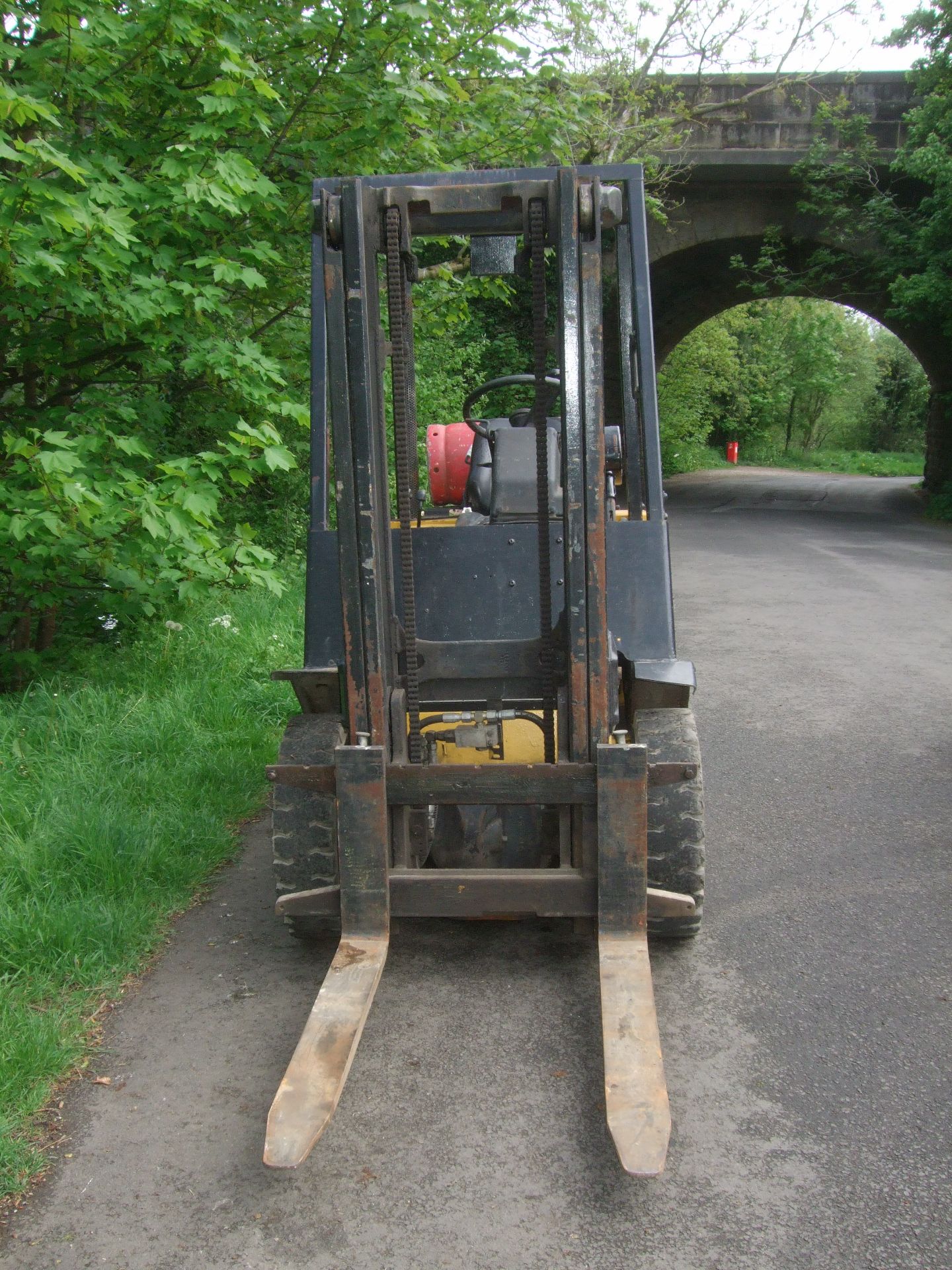 YALE GDP 25 GAS FORKLIFT - 2.5 TONNE CAPACITY - DUPLEX MAST - 13071 RECORDED HOURS - Image 4 of 4