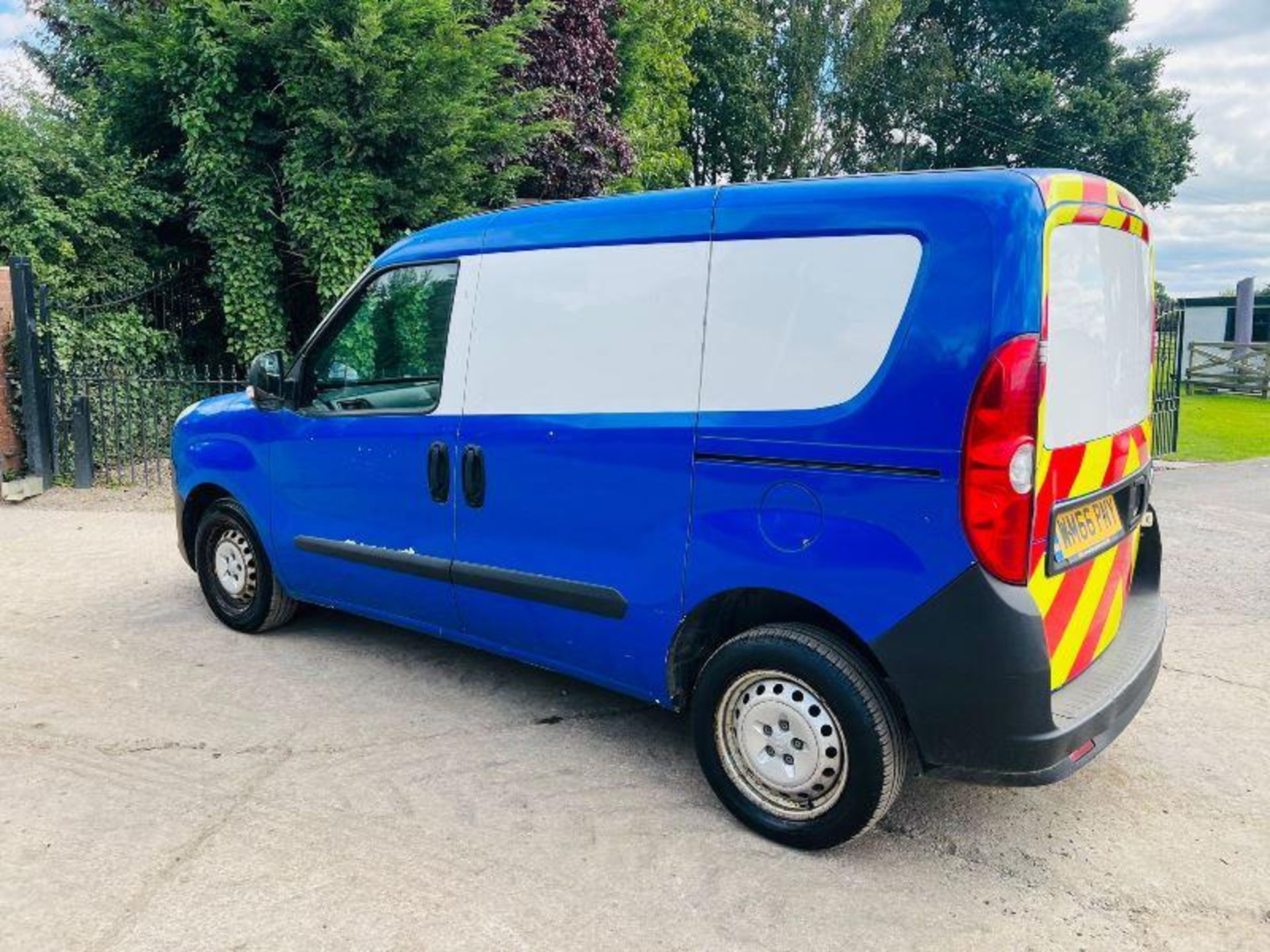 VAUXHALL COMBO VAN *YEAR 2017 , MOT'D TILL DECEMBER 2023* - Image 6 of 10