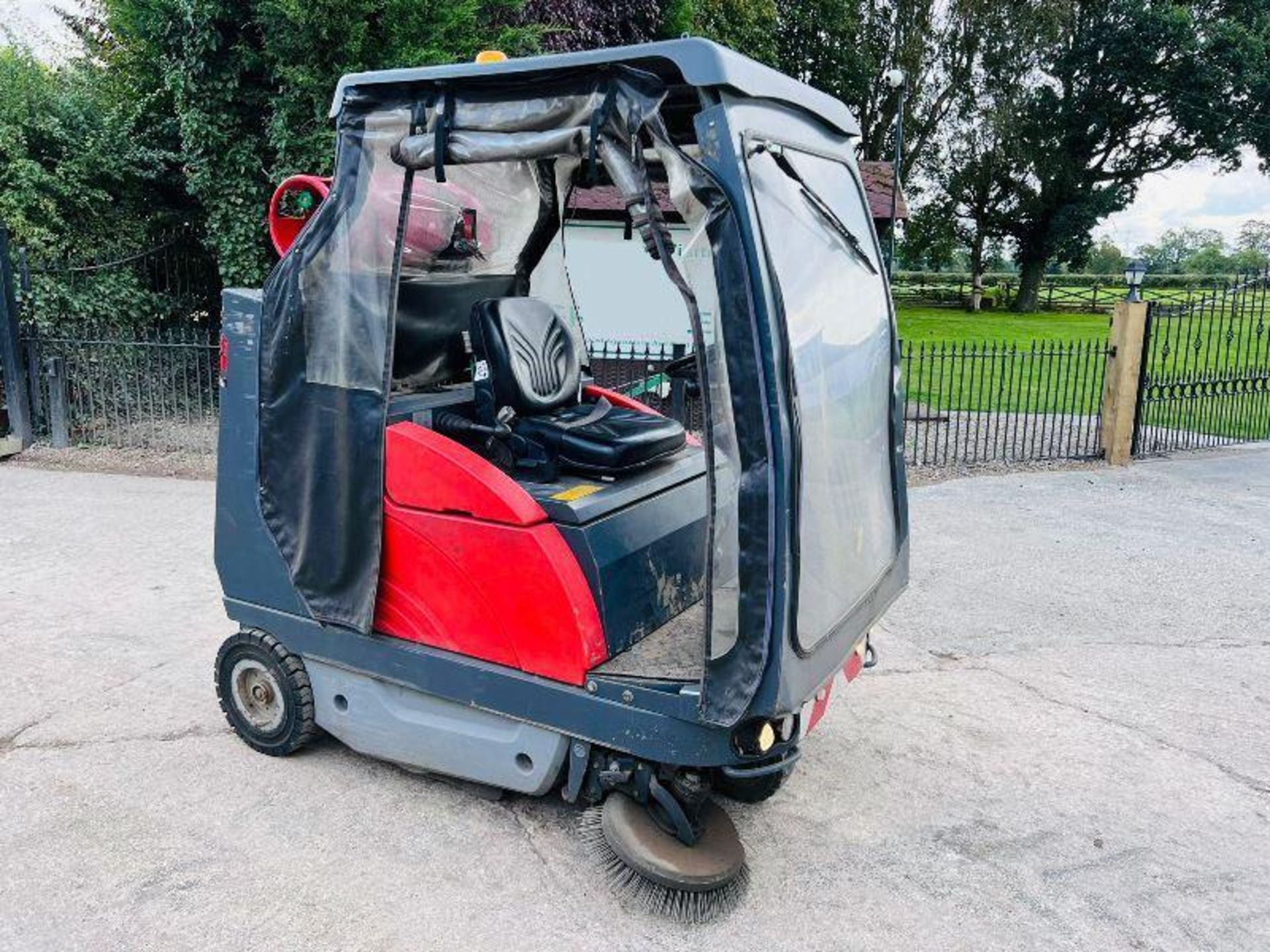 HAKO JONAS 1200E RIDE ON SWEEPER * YEAR 2014, 2353 HOURS* - Bild 10 aus 12