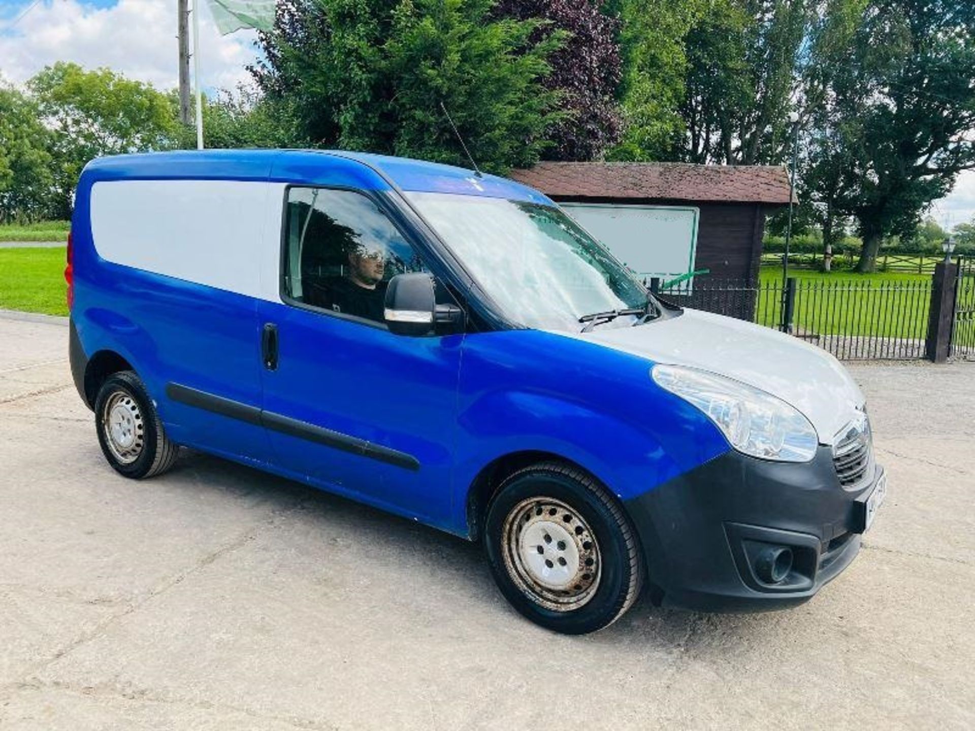 VAUXHALL COMBO VAN *YEAR 2017 , MOT'D TILL DECEMBER 2023*